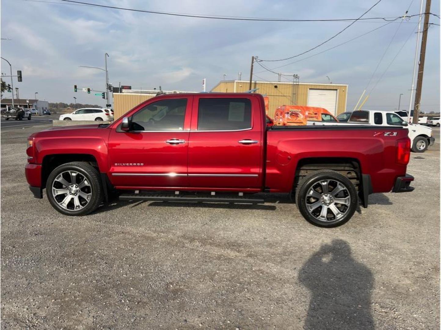 2018 Red /No Color Chevrolet Silverado 1500 Crew Cab (3GCUKSEC6JG) with an V8, EcoTec3, 5.3 Liter engine, Automatic, 6-Spd HD w/Overdrive transmission, located at 607 W Columbia Drive, Kennewick, WA, 99336, (509) 987-1069, 46.216743, -119.126404 - Photo#8