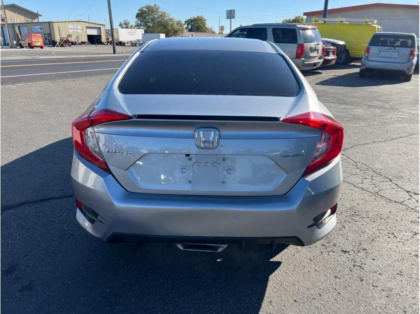 2020 Gray /No Color Honda Civic (19XFC2F84LE) with an 4-Cyl, i-VTEC, 2.0 Liter engine, Automatic, CVT transmission, located at 607 W Columbia Drive, Kennewick, WA, 99336, (509) 987-1069, 46.216743, -119.126404 - Photo#5