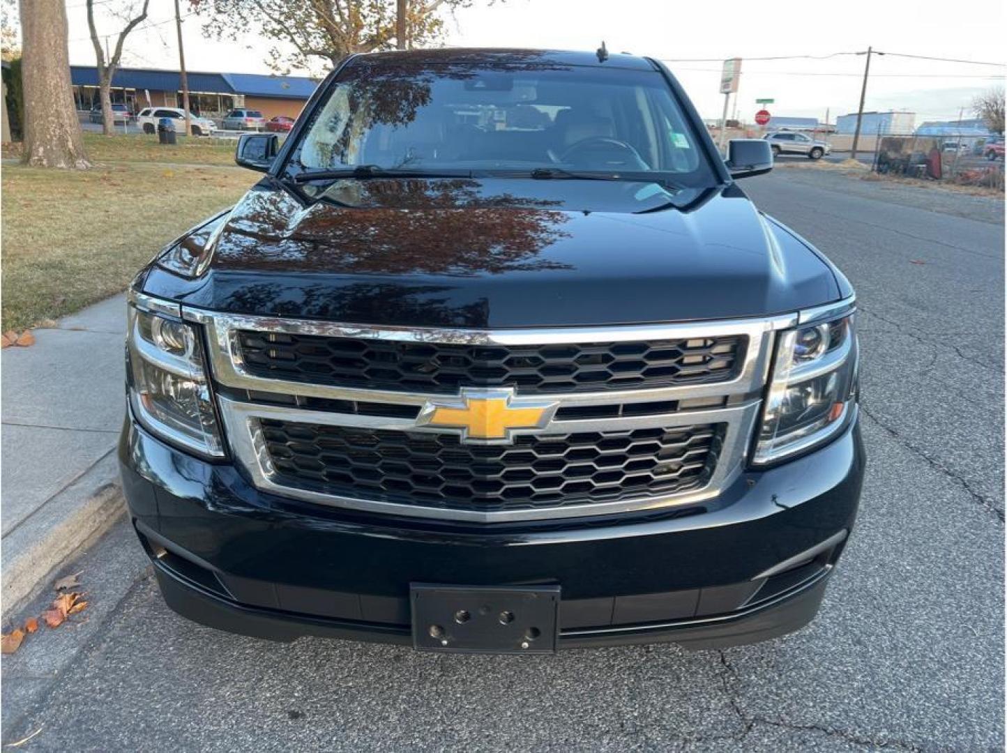 2015 Black /No Color Chevrolet Tahoe (1GNSKBKCXFR) with an V8, EcoTec3, FF, 5.3L engine, Auto, 6-Spd Overdrive transmission, located at 607 W Columbia Drive, Kennewick, WA, 99336, (509) 987-1069, 46.216743, -119.126404 - Photo#1