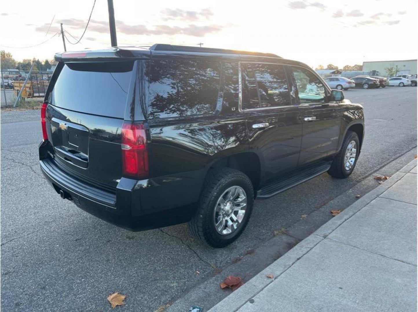 2015 Black /No Color Chevrolet Tahoe (1GNSKBKCXFR) with an V8, EcoTec3, FF, 5.3L engine, Auto, 6-Spd Overdrive transmission, located at 607 W Columbia Drive, Kennewick, WA, 99336, (509) 987-1069, 46.216743, -119.126404 - Photo#4