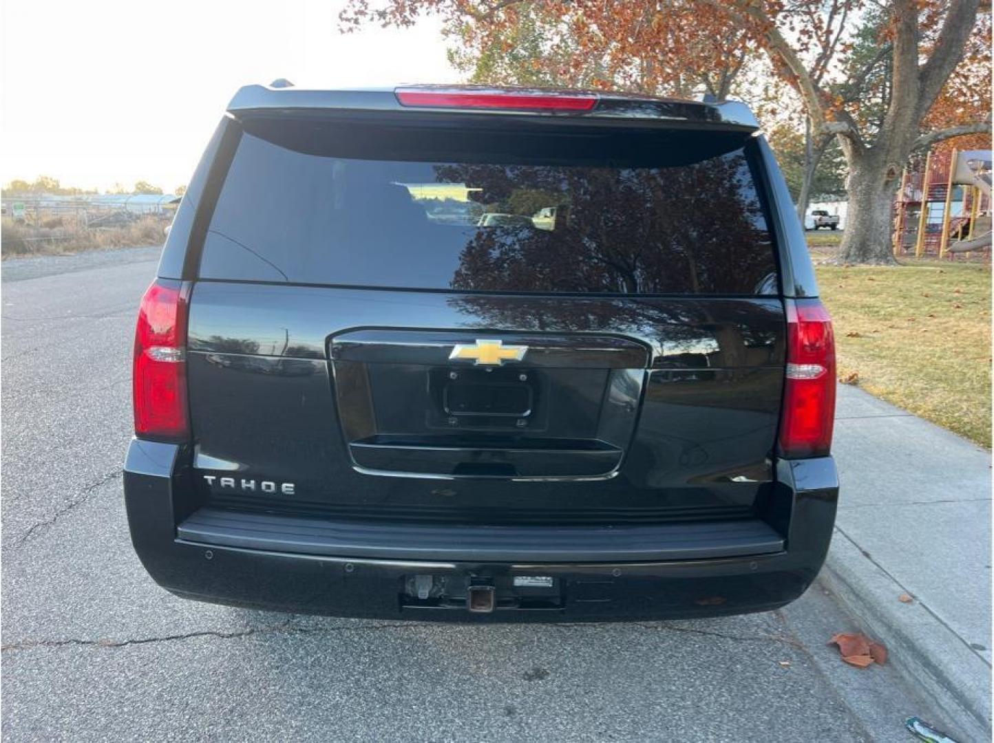 2015 Black /No Color Chevrolet Tahoe (1GNSKBKCXFR) with an V8, EcoTec3, FF, 5.3L engine, Auto, 6-Spd Overdrive transmission, located at 607 W Columbia Drive, Kennewick, WA, 99336, (509) 987-1069, 46.216743, -119.126404 - Photo#5