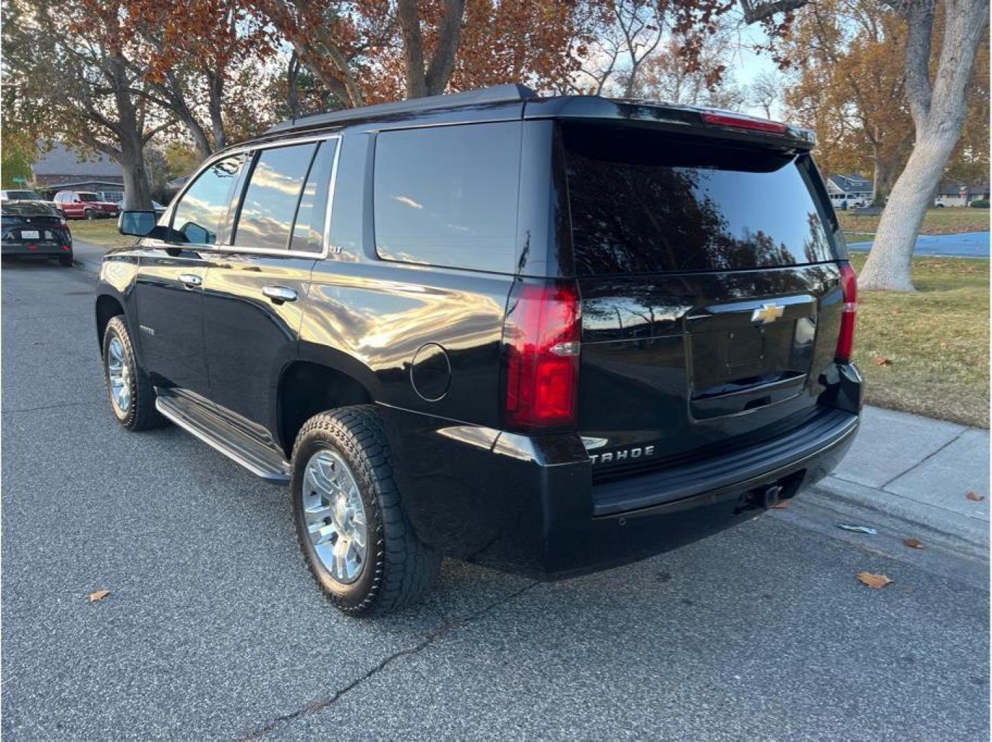 2015 Black /No Color Chevrolet Tahoe (1GNSKBKCXFR) with an V8, EcoTec3, FF, 5.3L engine, Auto, 6-Spd Overdrive transmission, located at 607 W Columbia Drive, Kennewick, WA, 99336, (509) 987-1069, 46.216743, -119.126404 - Photo#6