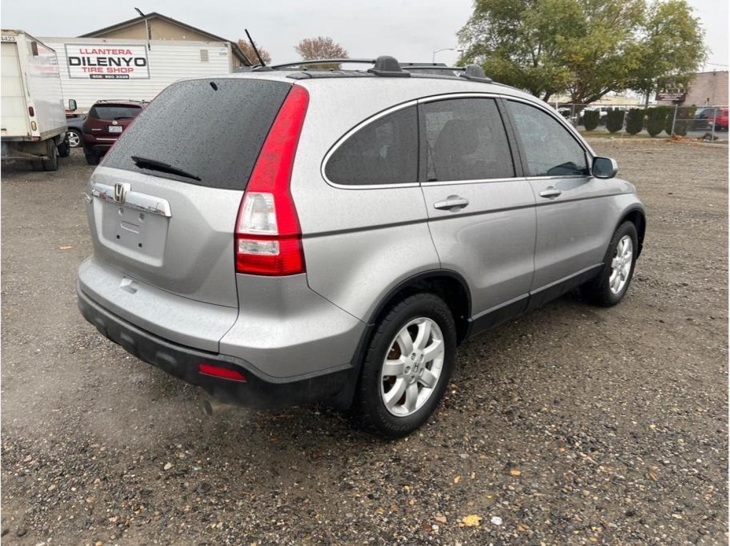 2007 Silver /No Color Honda CR-V (JHLRE48727C) with an 4-Cyl, VTEC, 2.4 Liter engine, Automatic transmission, located at 607 W Columbia Drive, Kennewick, WA, 99336, (509) 987-1069, 46.216743, -119.126404 - Photo#4