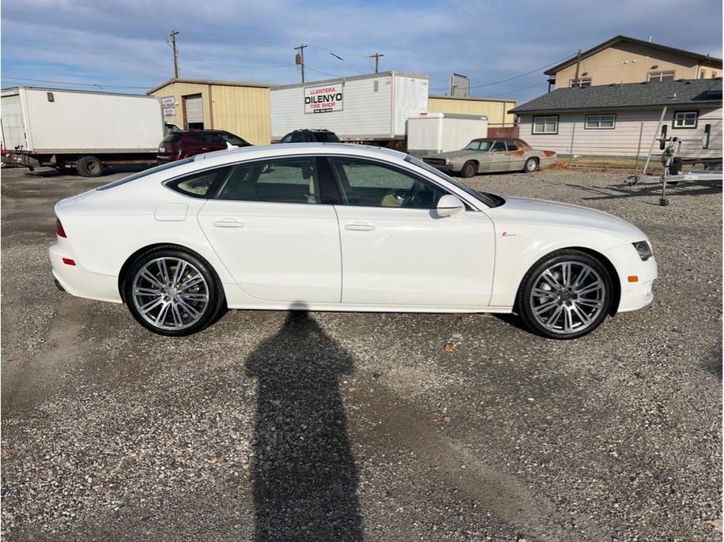 2014 White /No Color Audi A7 (WAUWGAFC6EN) with an V6, Sprchg, 3.0L engine, Auto, 8-Spd Tiptronic transmission, located at 607 W Columbia Drive, Kennewick, WA, 99336, (509) 987-1069, 46.216743, -119.126404 - Photo#3