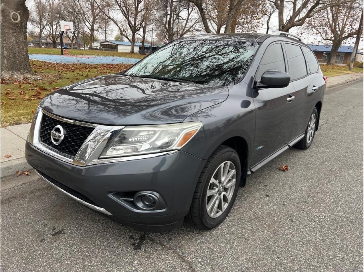 2014 Gray /No Color Nissan Pathfinder (5N1CR2MM0EC) with an 4-Cyl Hybrid Sprchrg 2.5L engine, Automatic, Xtronic CVT transmission, located at 607 W Columbia Drive, Kennewick, WA, 99336, (509) 987-1069, 46.216743, -119.126404 - Photo#0