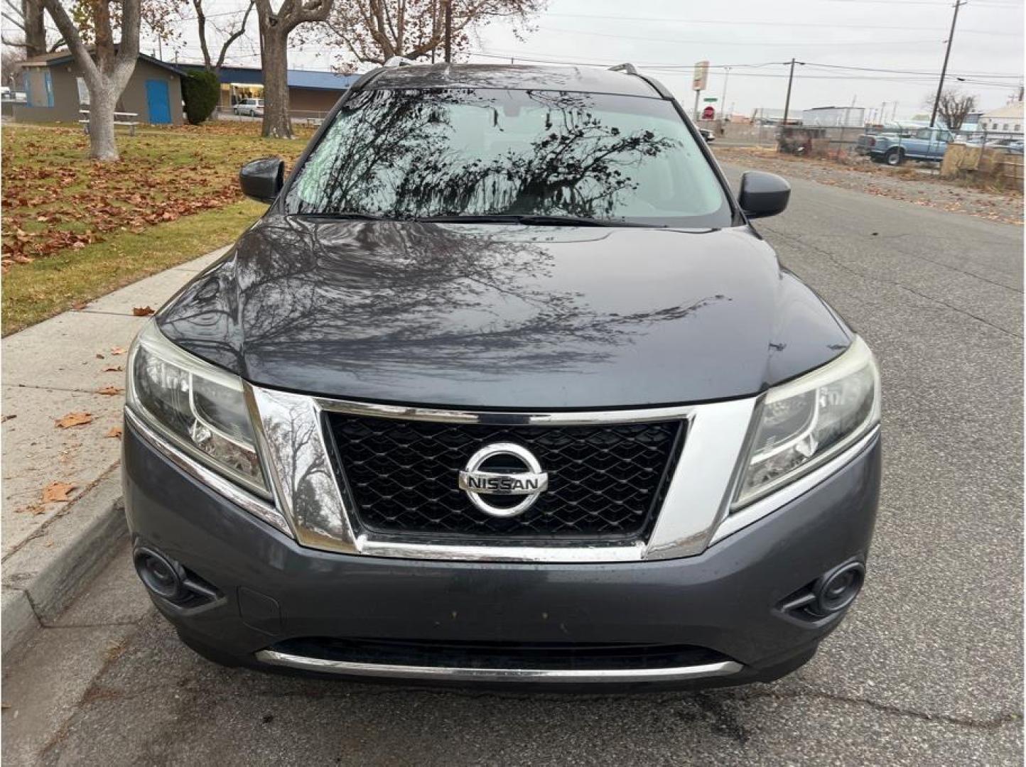 2014 Gray /No Color Nissan Pathfinder (5N1CR2MM0EC) with an 4-Cyl Hybrid Sprchrg 2.5L engine, Automatic, Xtronic CVT transmission, located at 607 W Columbia Drive, Kennewick, WA, 99336, (509) 987-1069, 46.216743, -119.126404 - Photo#1