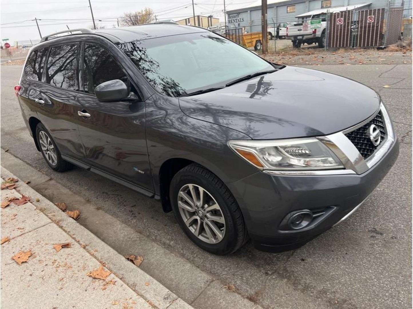 2014 Gray /No Color Nissan Pathfinder (5N1CR2MM0EC) with an 4-Cyl Hybrid Sprchrg 2.5L engine, Automatic, Xtronic CVT transmission, located at 607 W Columbia Drive, Kennewick, WA, 99336, (509) 987-1069, 46.216743, -119.126404 - Photo#2