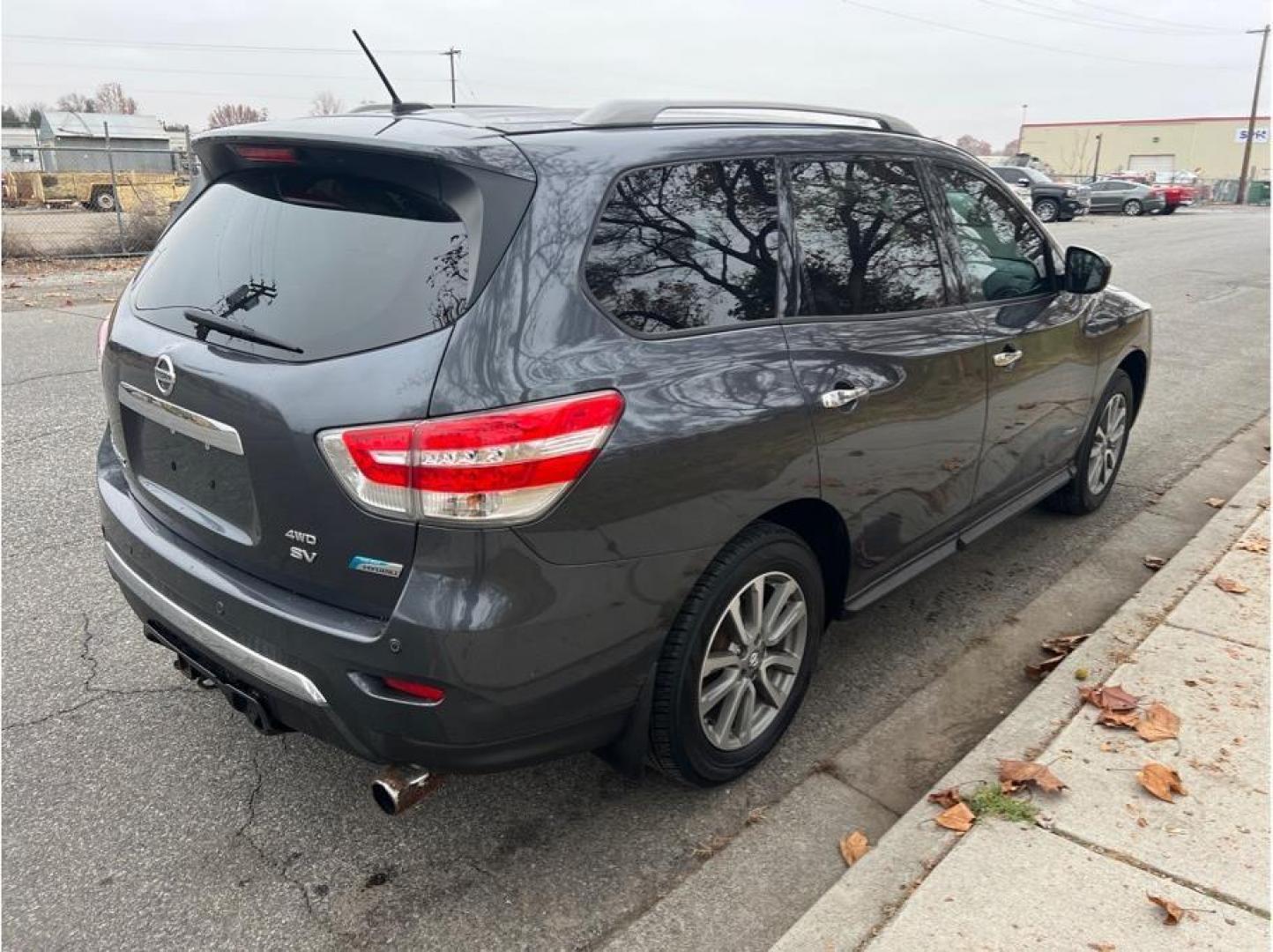 2014 Gray /No Color Nissan Pathfinder (5N1CR2MM0EC) with an 4-Cyl Hybrid Sprchrg 2.5L engine, Automatic, Xtronic CVT transmission, located at 607 W Columbia Drive, Kennewick, WA, 99336, (509) 987-1069, 46.216743, -119.126404 - Photo#4