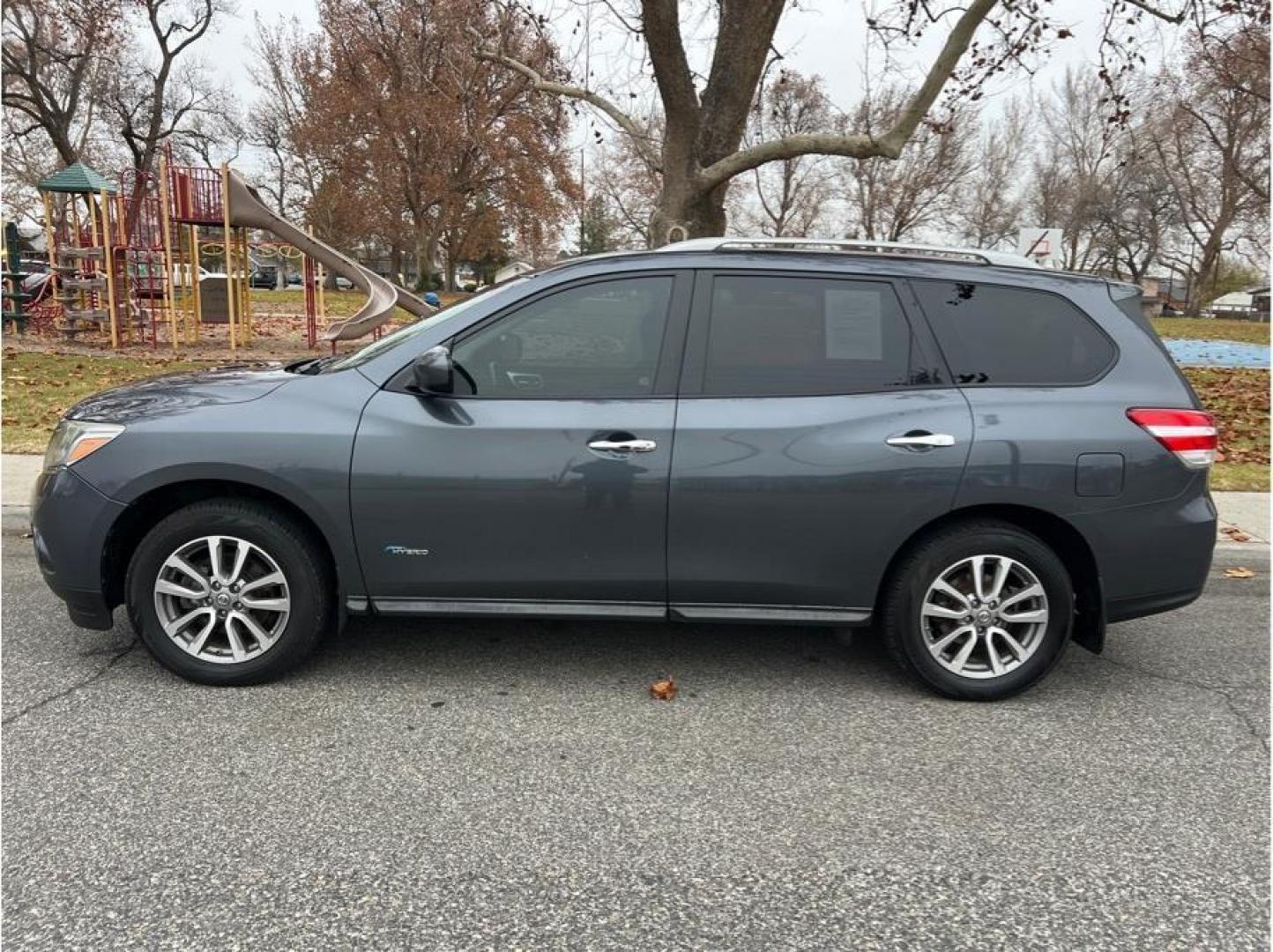 2014 Gray /No Color Nissan Pathfinder (5N1CR2MM0EC) with an 4-Cyl Hybrid Sprchrg 2.5L engine, Automatic, Xtronic CVT transmission, located at 607 W Columbia Drive, Kennewick, WA, 99336, (509) 987-1069, 46.216743, -119.126404 - Photo#7