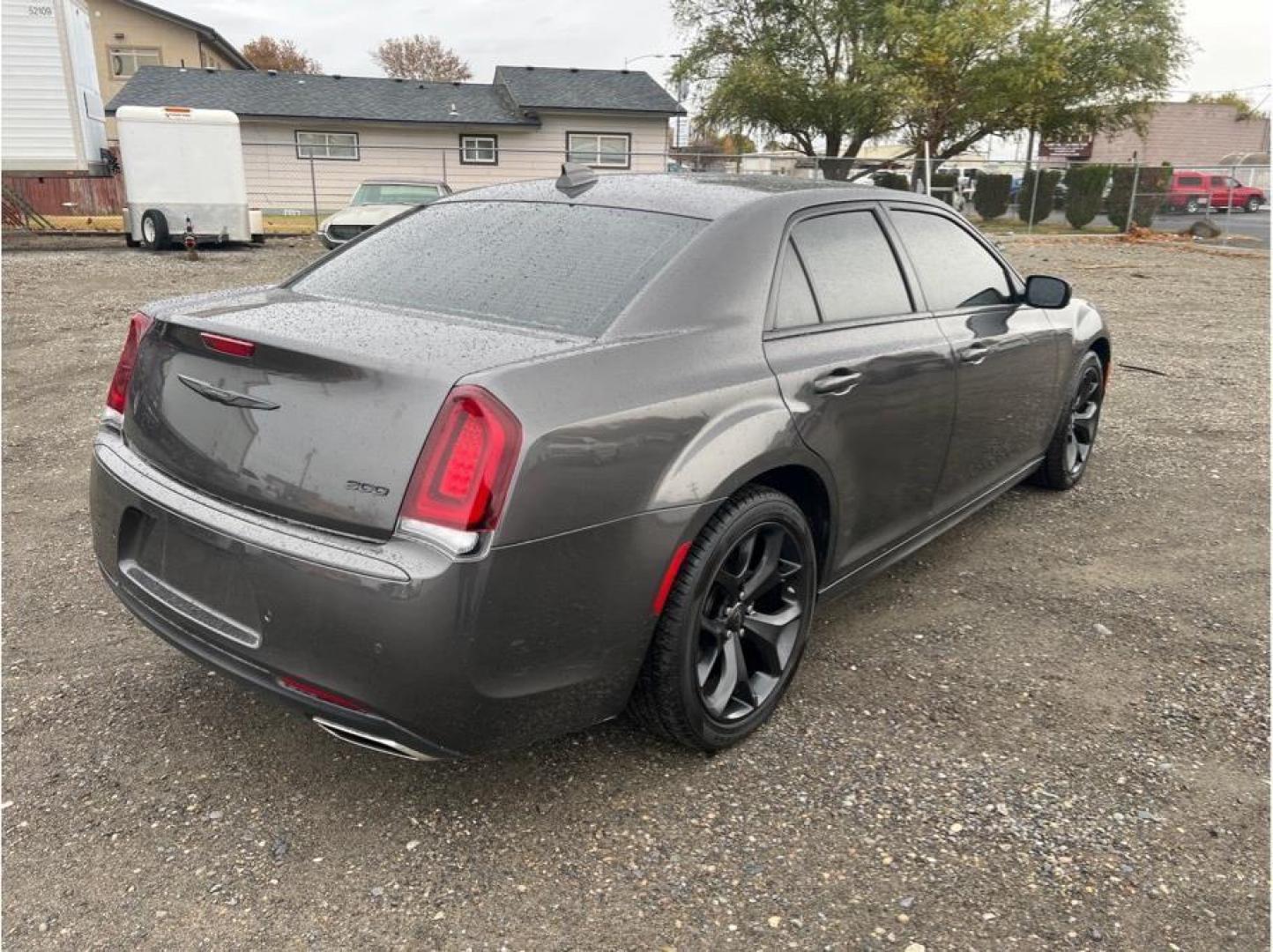 2022 Gray /No Color Chrysler 300 (2C3CCADG0NH) with an V6, 3.6 Liter engine, Automatic, 8-Spd transmission, located at 607 W Columbia Drive, Kennewick, WA, 99336, (509) 987-1069, 46.216743, -119.126404 - Photo#4