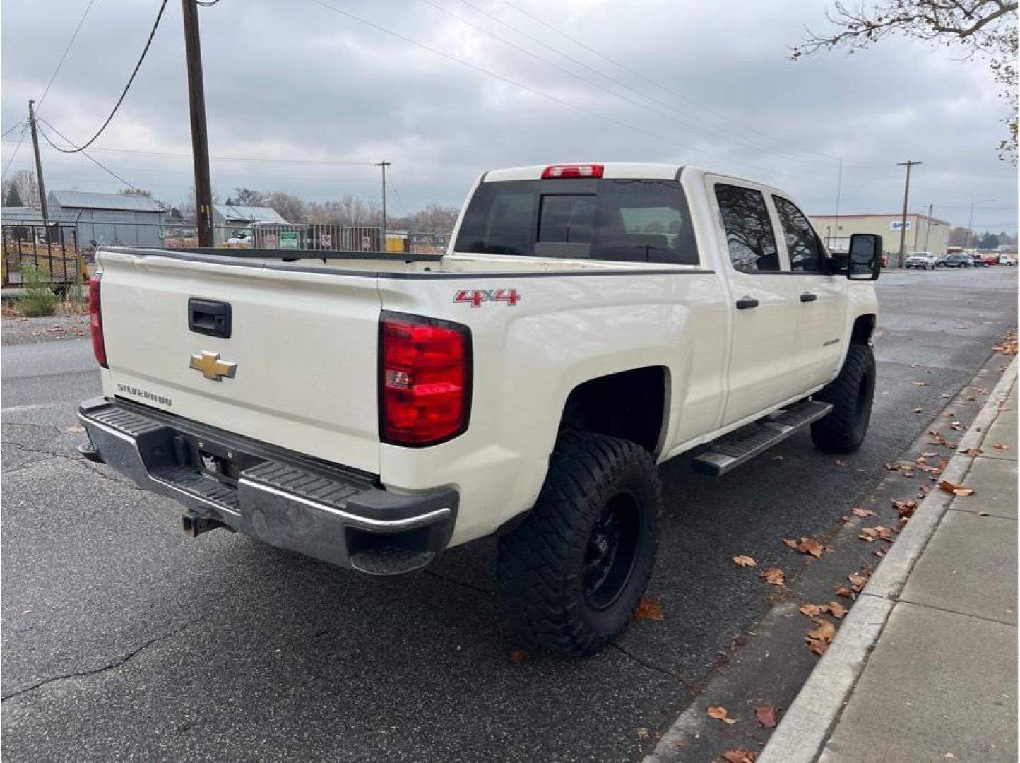 2014 White /No Color Chevrolet Silverado 1500 Crew Cab (3GCUKREC9EG) with an V8 EcoTec3 Flex Fuel 5.3L engine, Auto, 6-Spd HD Overdrive transmission, located at 607 W Columbia Drive, Kennewick, WA, 99336, (509) 987-1069, 46.216743, -119.126404 - Photo#4