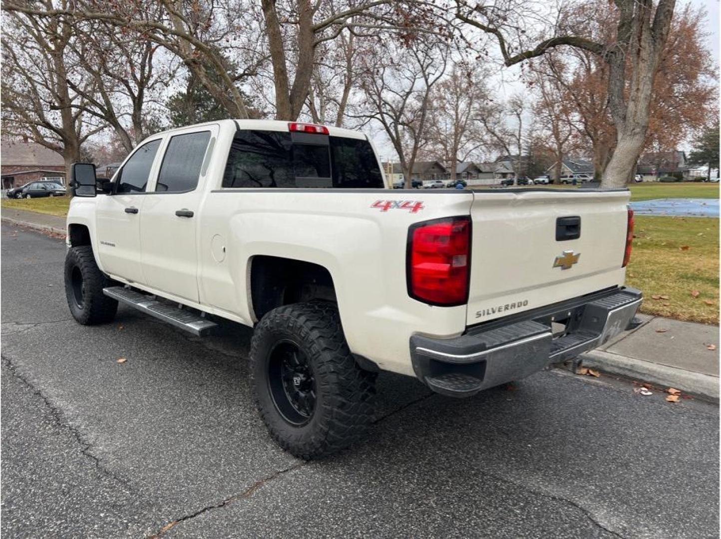 2014 White /No Color Chevrolet Silverado 1500 Crew Cab (3GCUKREC9EG) with an V8 EcoTec3 Flex Fuel 5.3L engine, Auto, 6-Spd HD Overdrive transmission, located at 607 W Columbia Drive, Kennewick, WA, 99336, (509) 987-1069, 46.216743, -119.126404 - Photo#6