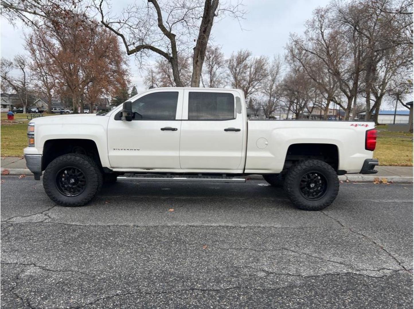 2014 White /No Color Chevrolet Silverado 1500 Crew Cab (3GCUKREC9EG) with an V8 EcoTec3 Flex Fuel 5.3L engine, Auto, 6-Spd HD Overdrive transmission, located at 607 W Columbia Drive, Kennewick, WA, 99336, (509) 987-1069, 46.216743, -119.126404 - Photo#7