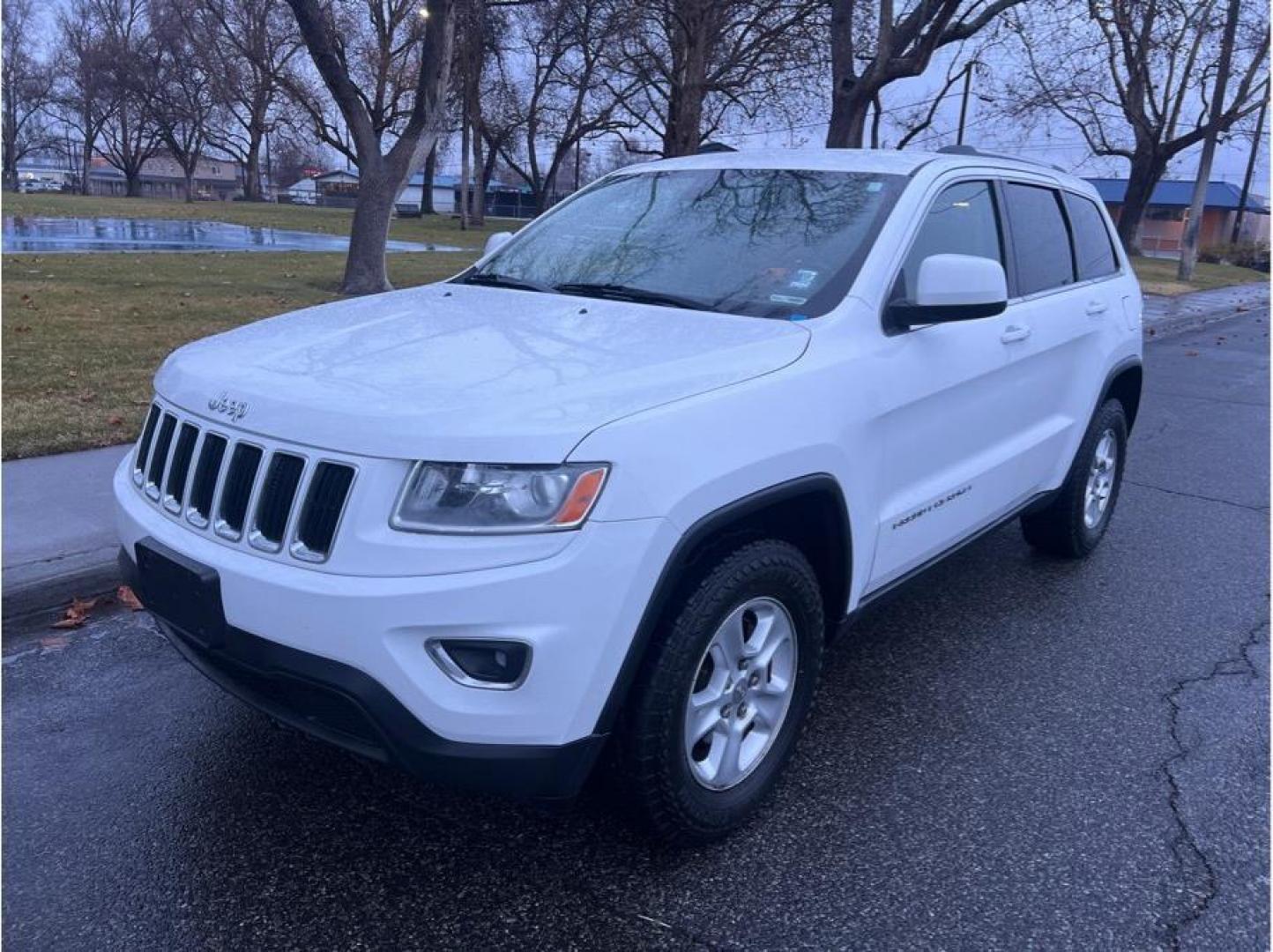 2014 White /No Color Jeep Grand Cherokee (1C4RJFAG1EC) with an V6, Flex Fuel, 3.6 Liter engine, Automatic, 8-Spd transmission, located at 607 W Columbia Drive, Kennewick, WA, 99336, (509) 987-1069, 46.216743, -119.126404 - Photo#0