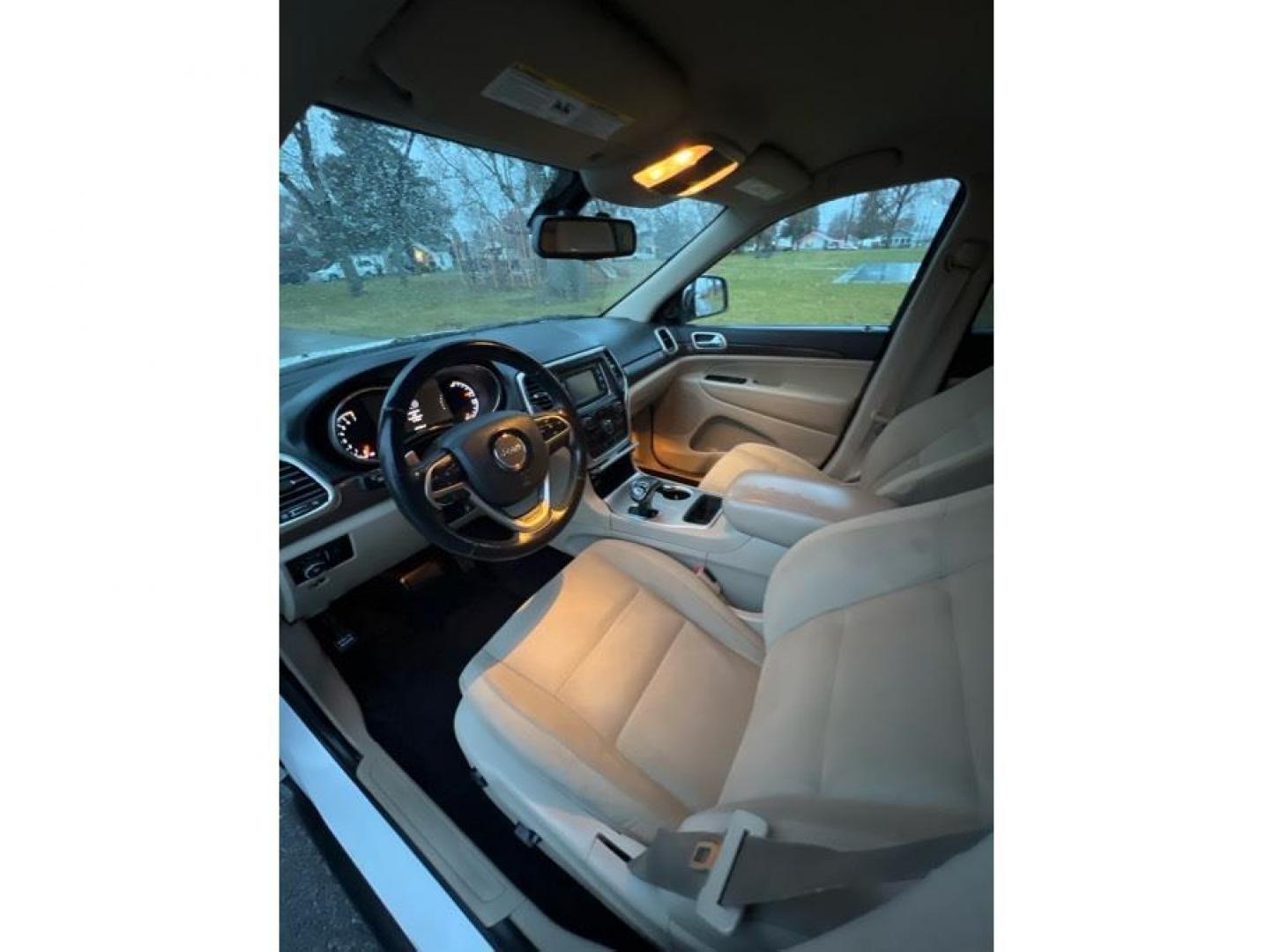 2014 White /No Color Jeep Grand Cherokee (1C4RJFAG1EC) with an V6, Flex Fuel, 3.6 Liter engine, Automatic, 8-Spd transmission, located at 607 W Columbia Drive, Kennewick, WA, 99336, (509) 987-1069, 46.216743, -119.126404 - Photo#9