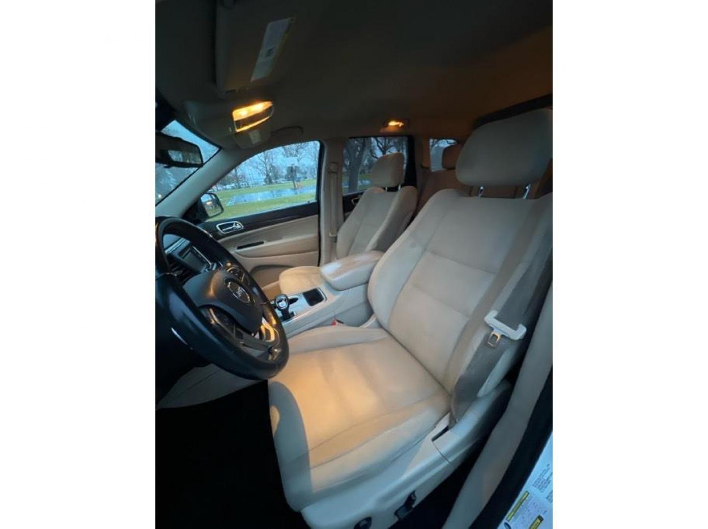 2014 White /No Color Jeep Grand Cherokee (1C4RJFAG1EC) with an V6, Flex Fuel, 3.6 Liter engine, Automatic, 8-Spd transmission, located at 607 W Columbia Drive, Kennewick, WA, 99336, (509) 987-1069, 46.216743, -119.126404 - Photo#10