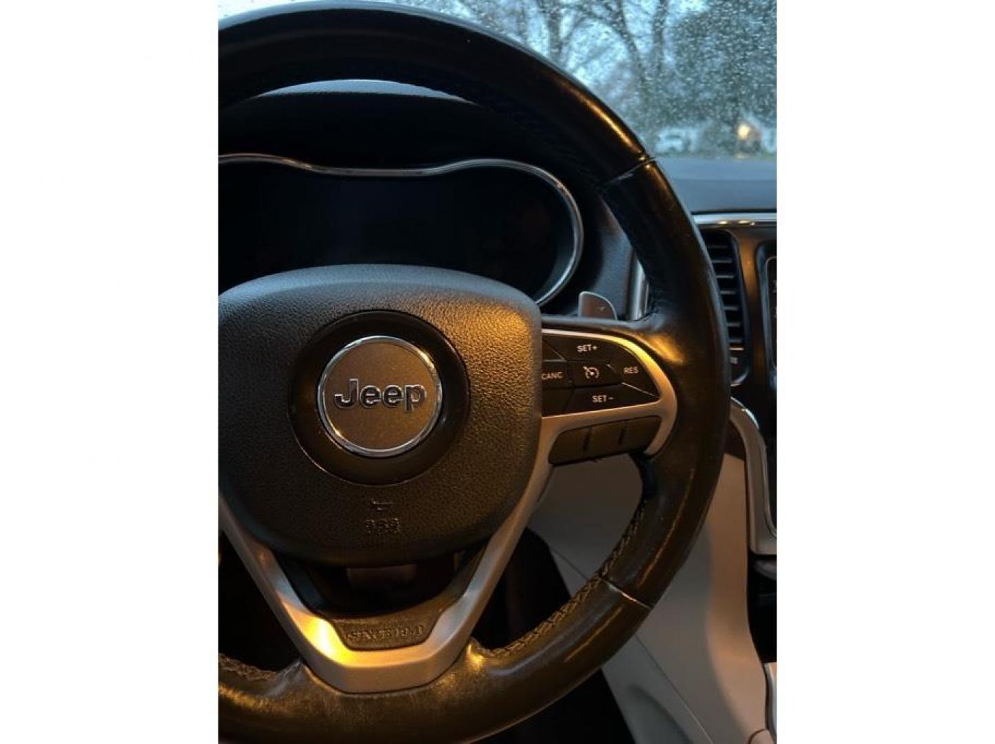 2014 White /No Color Jeep Grand Cherokee (1C4RJFAG1EC) with an V6, Flex Fuel, 3.6 Liter engine, Automatic, 8-Spd transmission, located at 607 W Columbia Drive, Kennewick, WA, 99336, (509) 987-1069, 46.216743, -119.126404 - Photo#13