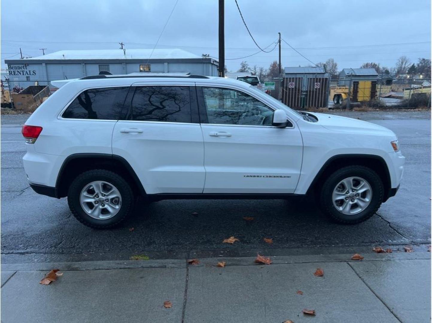 2014 White /No Color Jeep Grand Cherokee (1C4RJFAG1EC) with an V6, Flex Fuel, 3.6 Liter engine, Automatic, 8-Spd transmission, located at 607 W Columbia Drive, Kennewick, WA, 99336, (509) 987-1069, 46.216743, -119.126404 - Photo#3