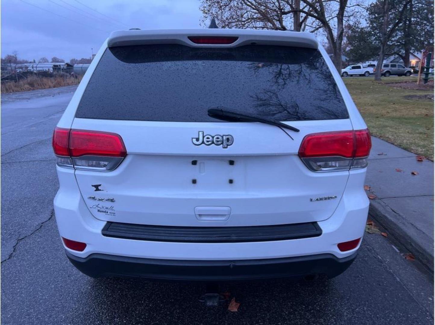 2014 White /No Color Jeep Grand Cherokee (1C4RJFAG1EC) with an V6, Flex Fuel, 3.6 Liter engine, Automatic, 8-Spd transmission, located at 607 W Columbia Drive, Kennewick, WA, 99336, (509) 987-1069, 46.216743, -119.126404 - Photo#5