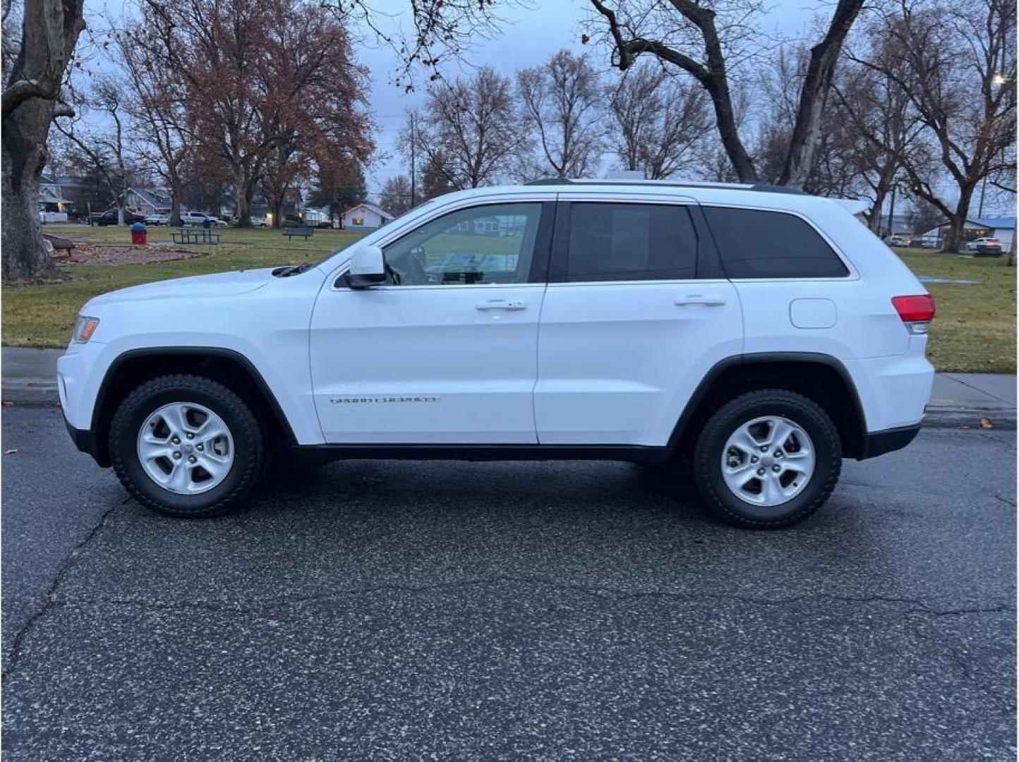 2014 White /No Color Jeep Grand Cherokee (1C4RJFAG1EC) with an V6, Flex Fuel, 3.6 Liter engine, Automatic, 8-Spd transmission, located at 607 W Columbia Drive, Kennewick, WA, 99336, (509) 987-1069, 46.216743, -119.126404 - Photo#7