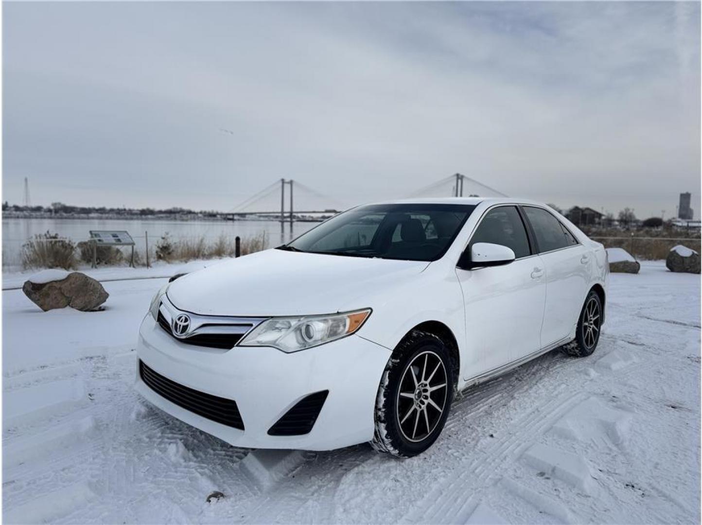 2014 White /No Color Toyota Camry (4T4BF1FK9ER) with an 4-Cyl, 2.5 Liter engine, Automatic, 6-Spd transmission, located at 607 W Columbia Drive, Kennewick, WA, 99336, (509) 987-1069, 46.216743, -119.126404 - Photo#0