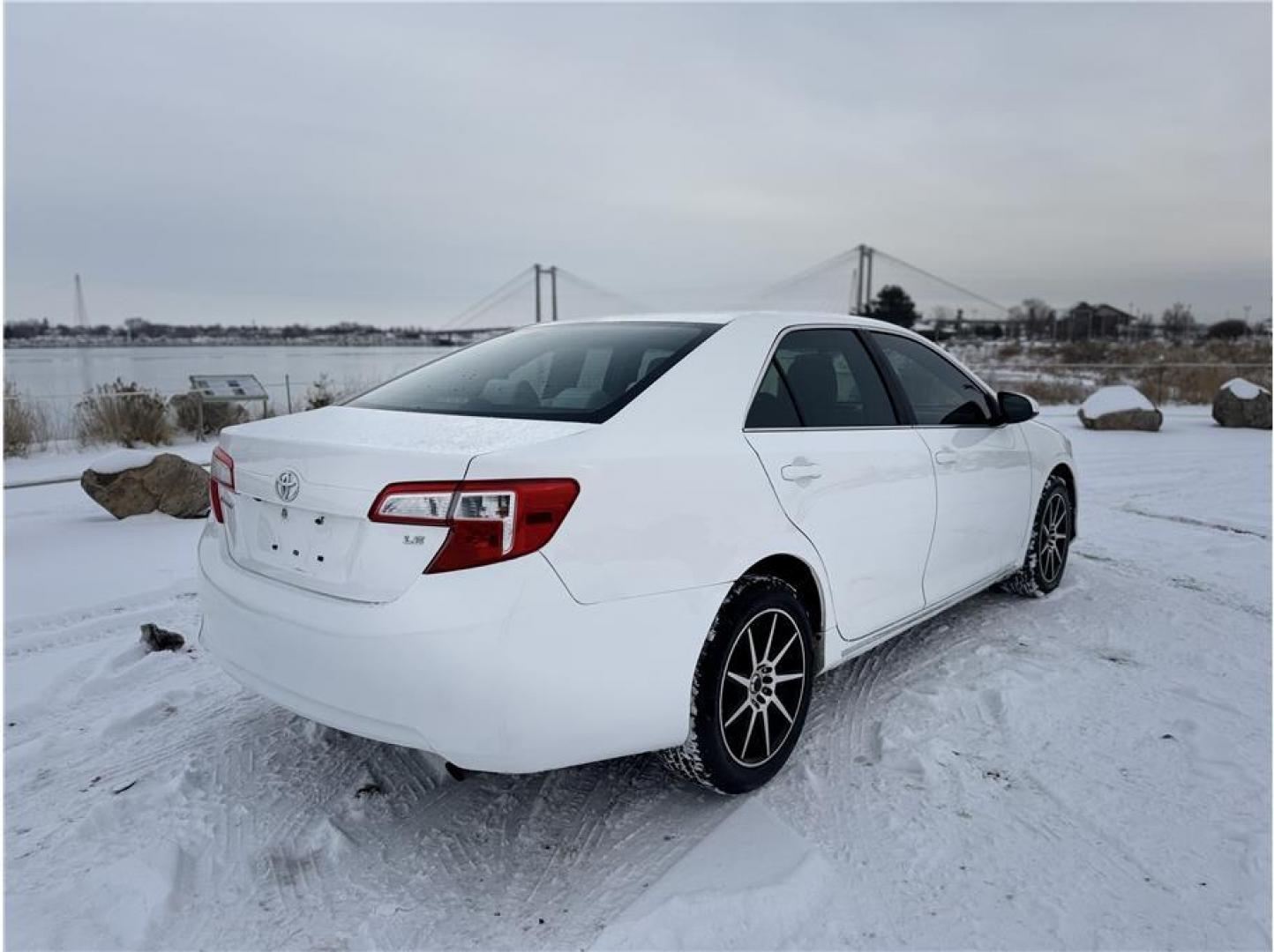 2014 White /No Color Toyota Camry (4T4BF1FK9ER) with an 4-Cyl, 2.5 Liter engine, Automatic, 6-Spd transmission, located at 607 W Columbia Drive, Kennewick, WA, 99336, (509) 987-1069, 46.216743, -119.126404 - Photo#12