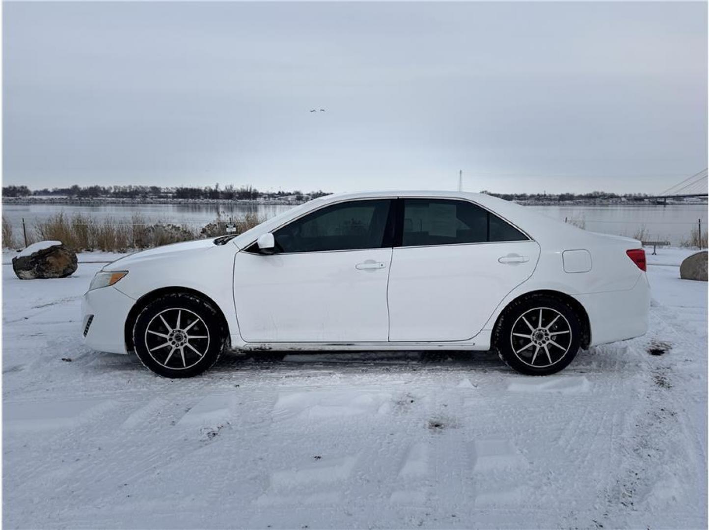 2014 White /No Color Toyota Camry (4T4BF1FK9ER) with an 4-Cyl, 2.5 Liter engine, Automatic, 6-Spd transmission, located at 607 W Columbia Drive, Kennewick, WA, 99336, (509) 987-1069, 46.216743, -119.126404 - Photo#1