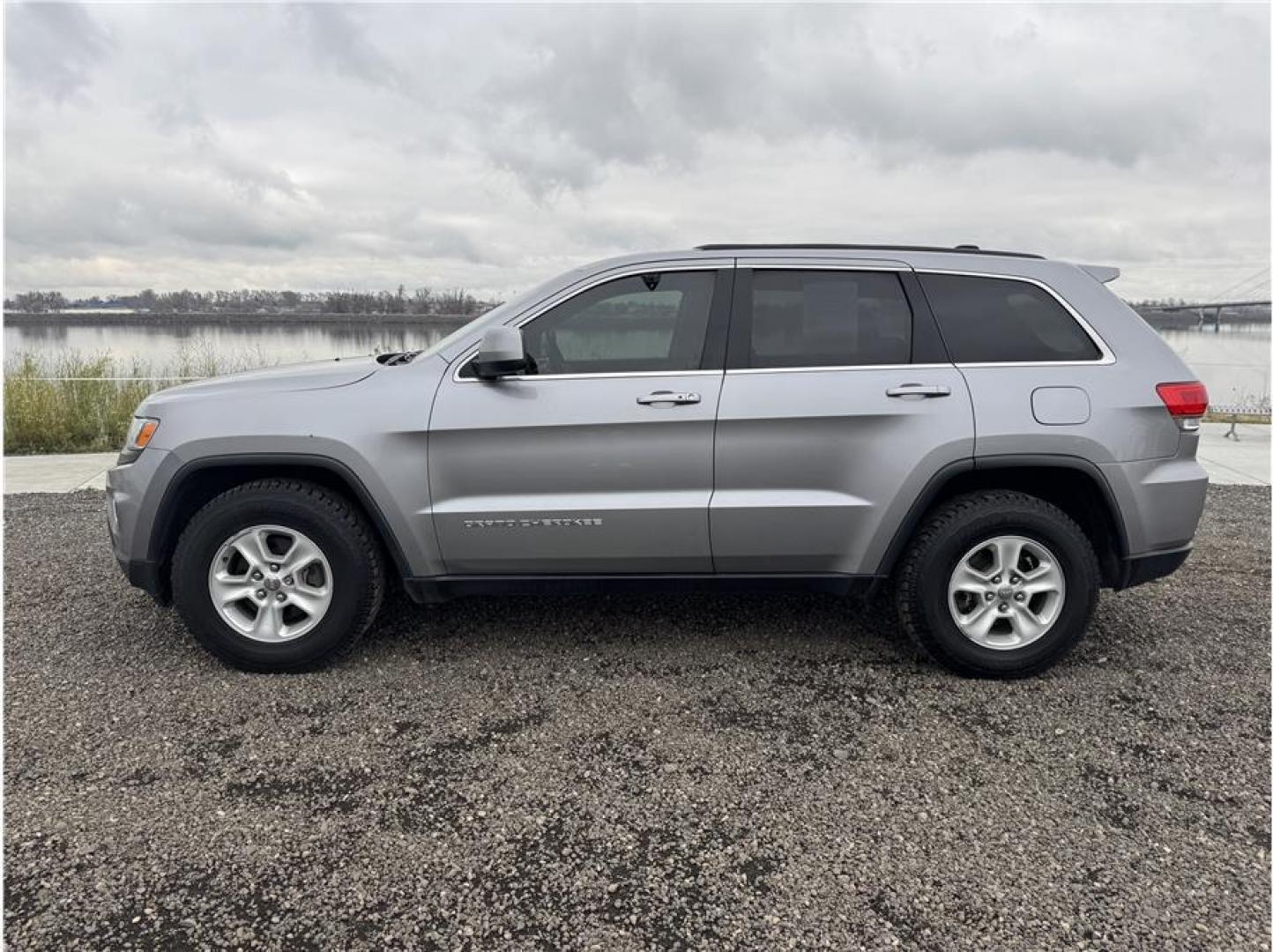 2015 Silver /No Color Jeep Grand Cherokee (1C4RJFAG8FC) with an V6, Flex Fuel, 3.6 Liter engine, Automatic, 8-Spd transmission, located at 607 W Columbia Drive, Kennewick, WA, 99336, (509) 987-1069, 46.216743, -119.126404 - Photo#1