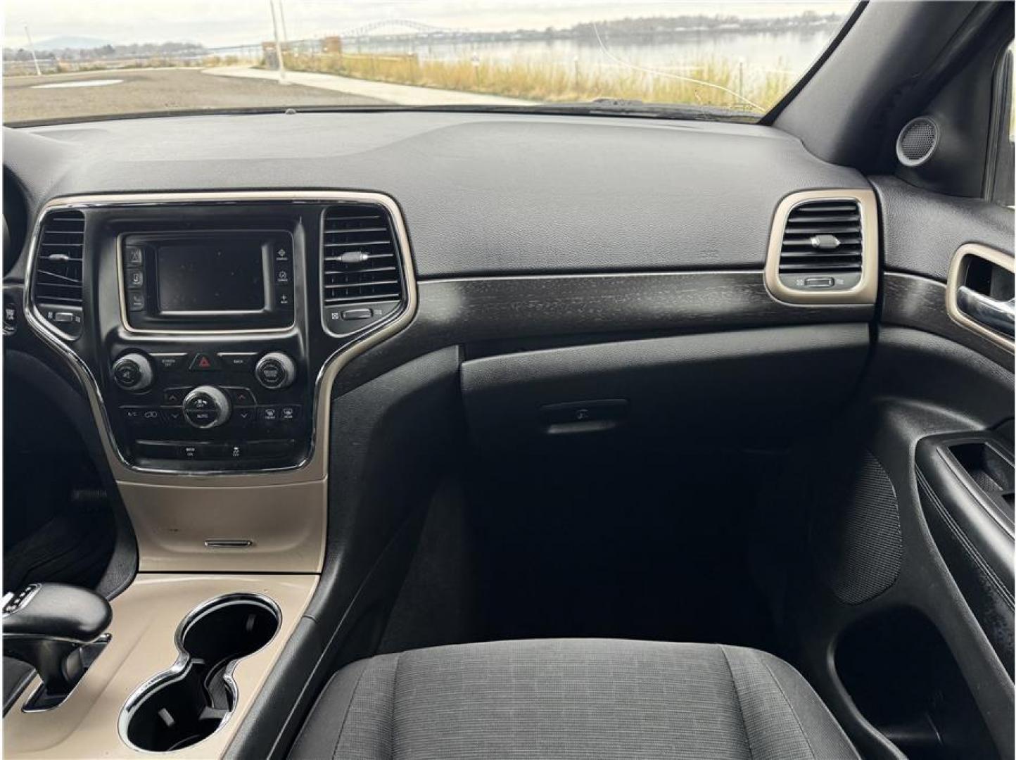 2015 Silver /No Color Jeep Grand Cherokee (1C4RJFAG8FC) with an V6, Flex Fuel, 3.6 Liter engine, Automatic, 8-Spd transmission, located at 607 W Columbia Drive, Kennewick, WA, 99336, (509) 987-1069, 46.216743, -119.126404 - Photo#6