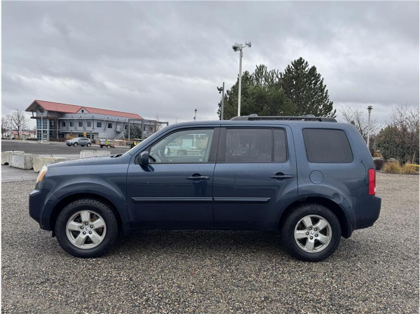 2011 Blue /No Color Honda Pilot (5FNYF4H72BB) with an V6, VTEC, 3.5 Liter engine, Automatic, 5-Spd w/Overdrive transmission, located at 607 W Columbia Drive, Kennewick, WA, 99336, (509) 987-1069, 46.216743, -119.126404 - Photo#1