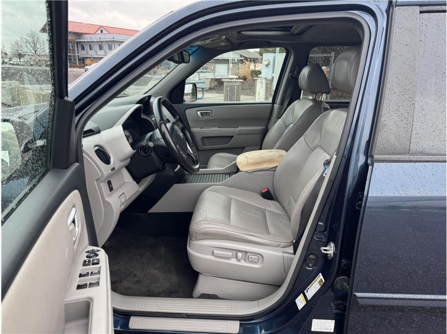 2011 Blue /No Color Honda Pilot (5FNYF4H72BB) with an V6, VTEC, 3.5 Liter engine, Automatic, 5-Spd w/Overdrive transmission, located at 607 W Columbia Drive, Kennewick, WA, 99336, (509) 987-1069, 46.216743, -119.126404 - Photo#8