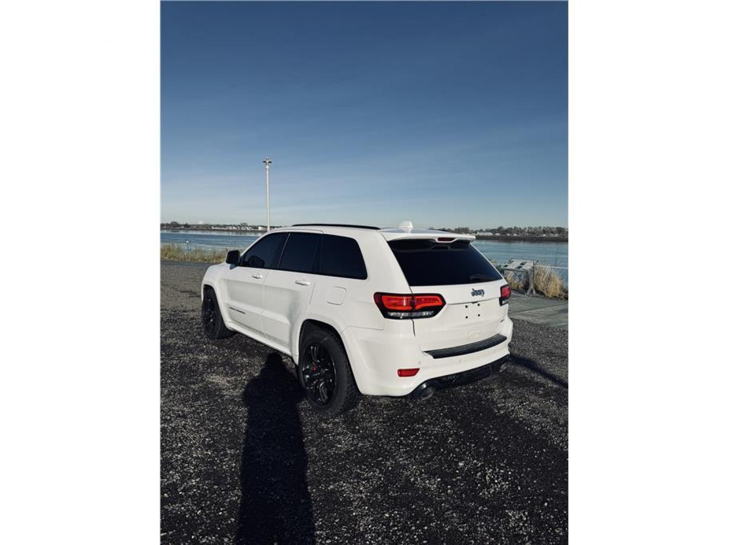 2016 White /No Color Jeep Grand Cherokee (1C4RJFDJ1GC) with an V8, HEMI, 6.4 Liter engine, Automatic, 8-Spd transmission, located at 607 W Columbia Drive, Kennewick, WA, 99336, (509) 987-1069, 46.216743, -119.126404 - Photo#2