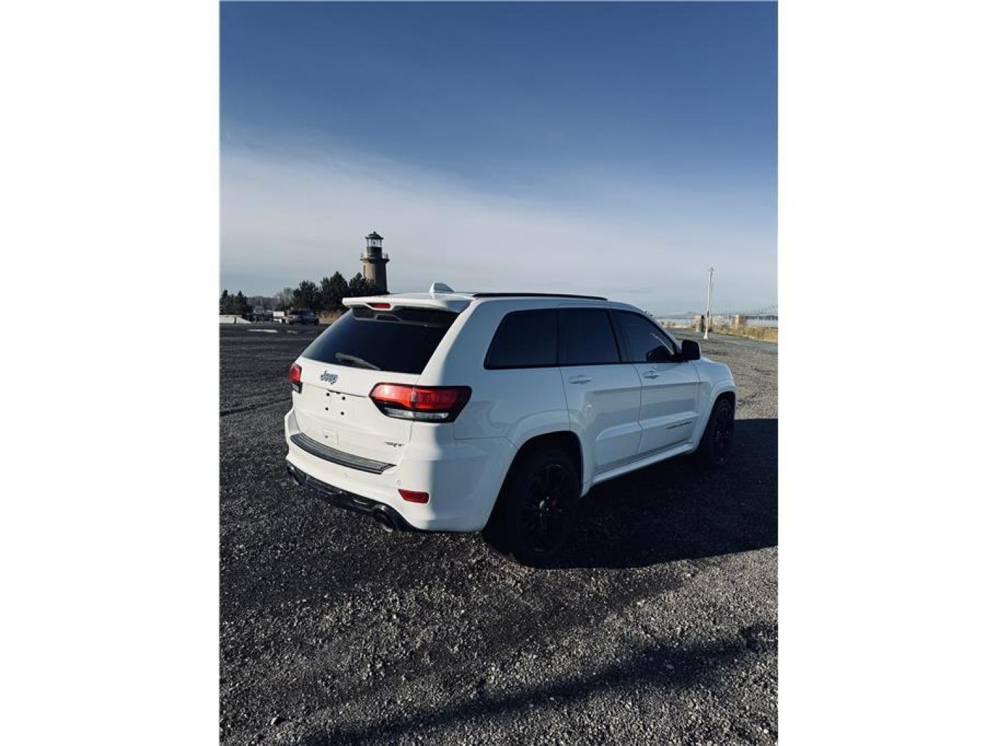 2016 White /No Color Jeep Grand Cherokee (1C4RJFDJ1GC) with an V8, HEMI, 6.4 Liter engine, Automatic, 8-Spd transmission, located at 607 W Columbia Drive, Kennewick, WA, 99336, (509) 987-1069, 46.216743, -119.126404 - Photo#3