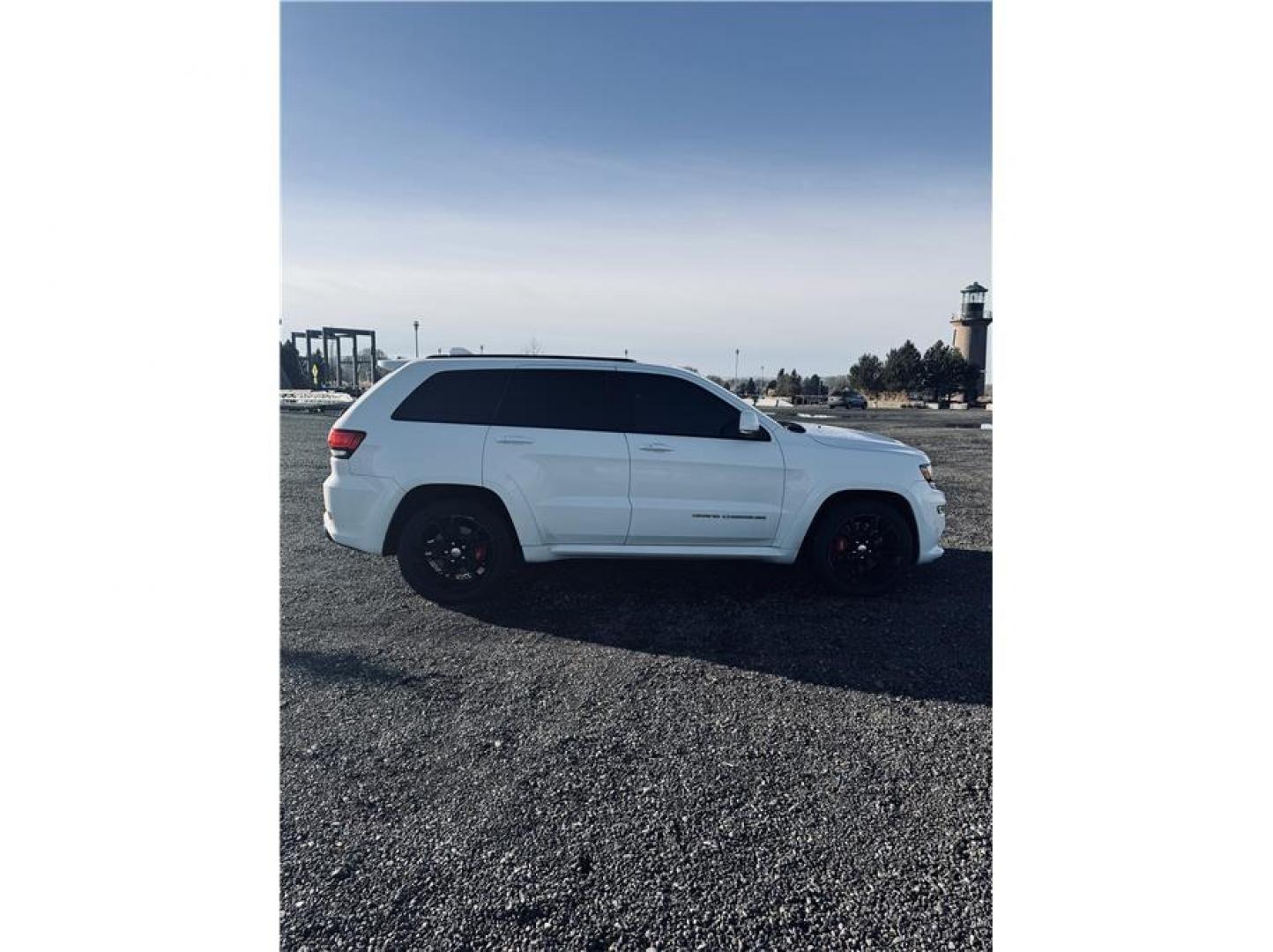 2016 White /No Color Jeep Grand Cherokee (1C4RJFDJ1GC) with an V8, HEMI, 6.4 Liter engine, Automatic, 8-Spd transmission, located at 607 W Columbia Drive, Kennewick, WA, 99336, (509) 987-1069, 46.216743, -119.126404 - Photo#4