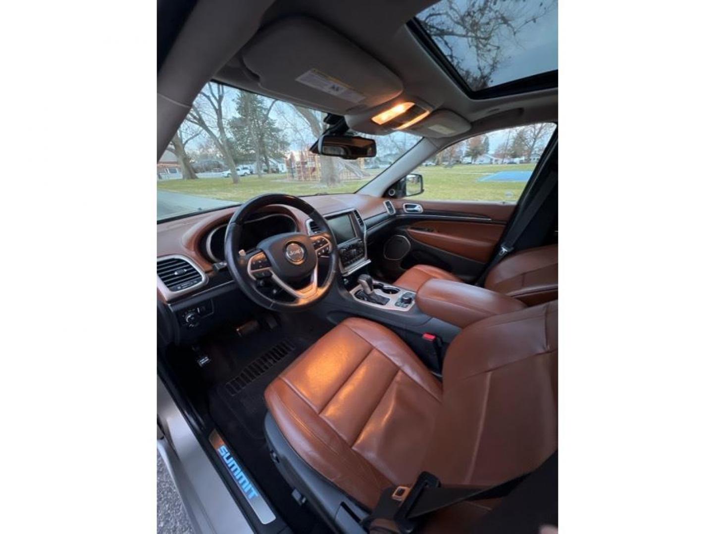 2016 Tan /No Color Jeep Grand Cherokee (1C4RJFJGXGC) with an V6, VVT, 3.6 Liter engine, Automatic, 8-Spd transmission, located at 607 W Columbia Drive, Kennewick, WA, 99336, (509) 987-1069, 46.216743, -119.126404 - Photo#9