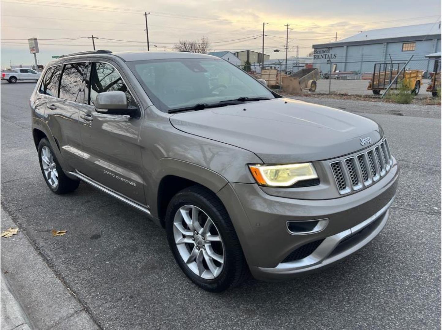 2016 Tan /No Color Jeep Grand Cherokee (1C4RJFJGXGC) with an V6, VVT, 3.6 Liter engine, Automatic, 8-Spd transmission, located at 607 W Columbia Drive, Kennewick, WA, 99336, (509) 987-1069, 46.216743, -119.126404 - Photo#2