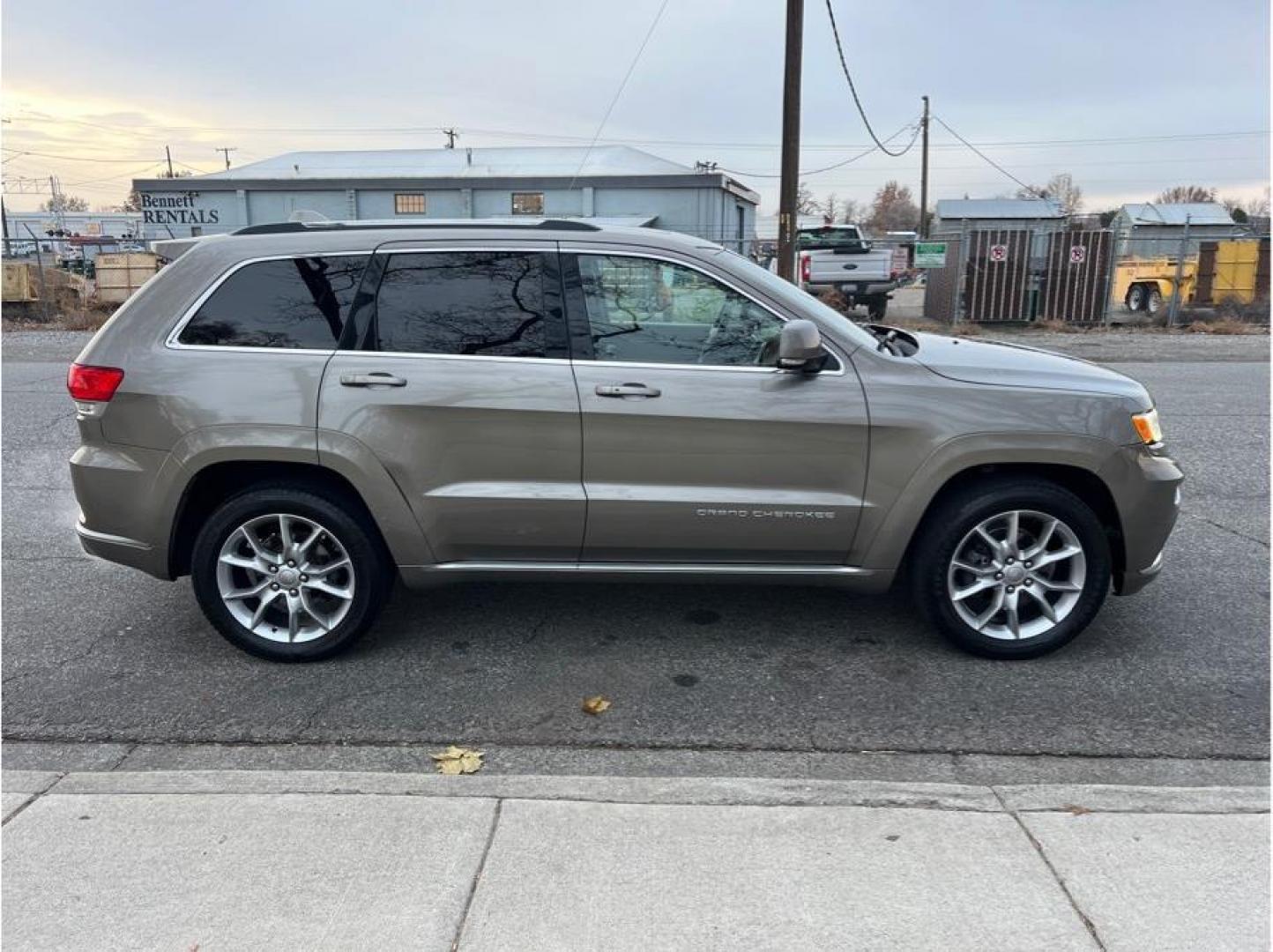 2016 Tan /No Color Jeep Grand Cherokee (1C4RJFJGXGC) with an V6, VVT, 3.6 Liter engine, Automatic, 8-Spd transmission, located at 607 W Columbia Drive, Kennewick, WA, 99336, (509) 987-1069, 46.216743, -119.126404 - Photo#3