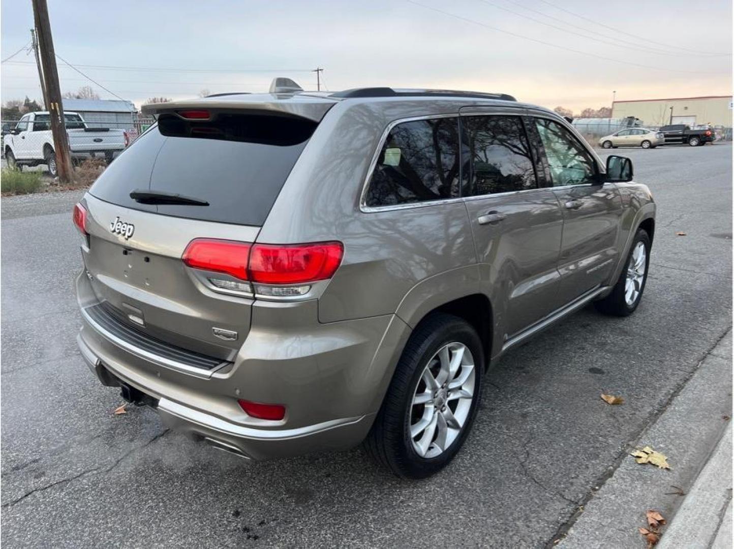 2016 Tan /No Color Jeep Grand Cherokee (1C4RJFJGXGC) with an V6, VVT, 3.6 Liter engine, Automatic, 8-Spd transmission, located at 607 W Columbia Drive, Kennewick, WA, 99336, (509) 987-1069, 46.216743, -119.126404 - Photo#4