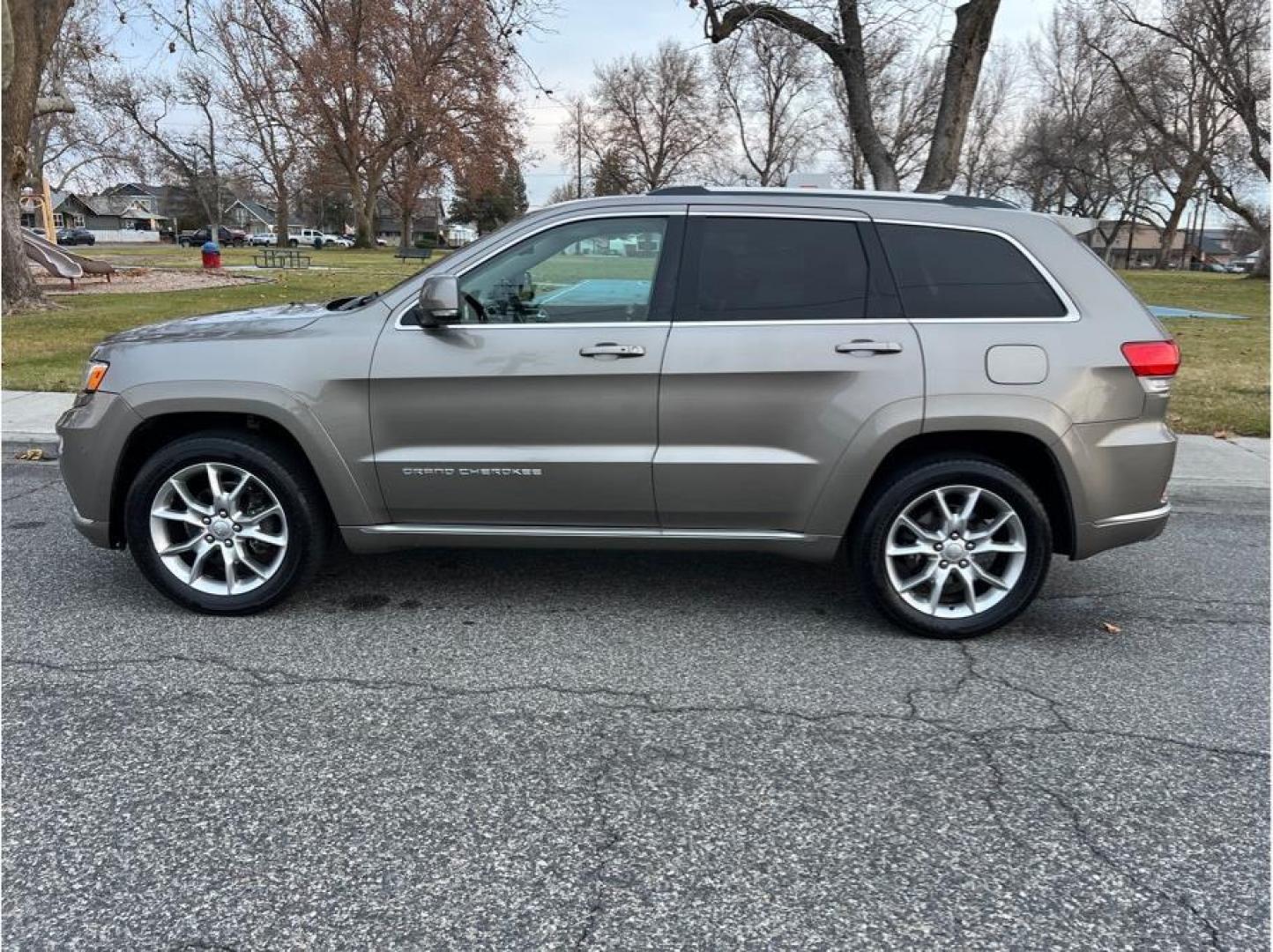 2016 Tan /No Color Jeep Grand Cherokee (1C4RJFJGXGC) with an V6, VVT, 3.6 Liter engine, Automatic, 8-Spd transmission, located at 607 W Columbia Drive, Kennewick, WA, 99336, (509) 987-1069, 46.216743, -119.126404 - Photo#7