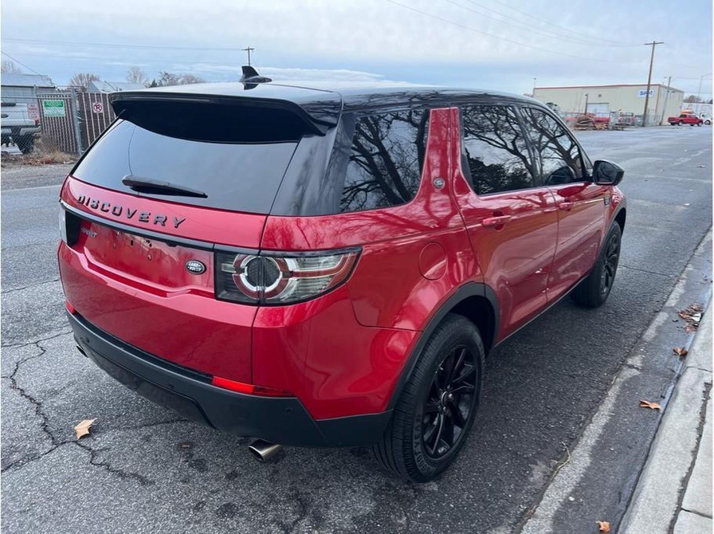 2016 Red /No Color Land Rover Discovery Sport (SALCR2BG2GH) with an 4-Cyl, Turbocharged, 2.0L engine, Automatic, 9-Spd transmission, located at 607 W Columbia Drive, Kennewick, WA, 99336, (509) 987-1069, 46.216743, -119.126404 - Photo#4