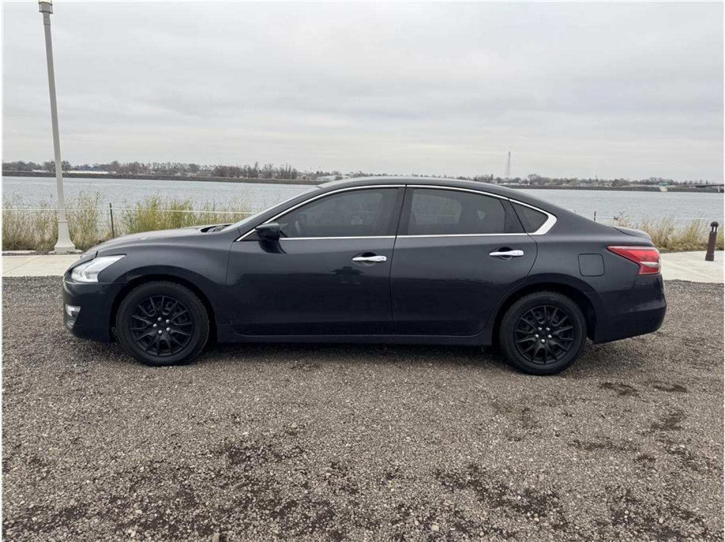 2013 Black /No Color Nissan Altima (1N4AL3APXDN) with an 4-Cyl, 2.5 Liter engine, Automatic, Xtronic CVT transmission, located at 607 W Columbia Drive, Kennewick, WA, 99336, (509) 987-1069, 46.216743, -119.126404 - Photo#1