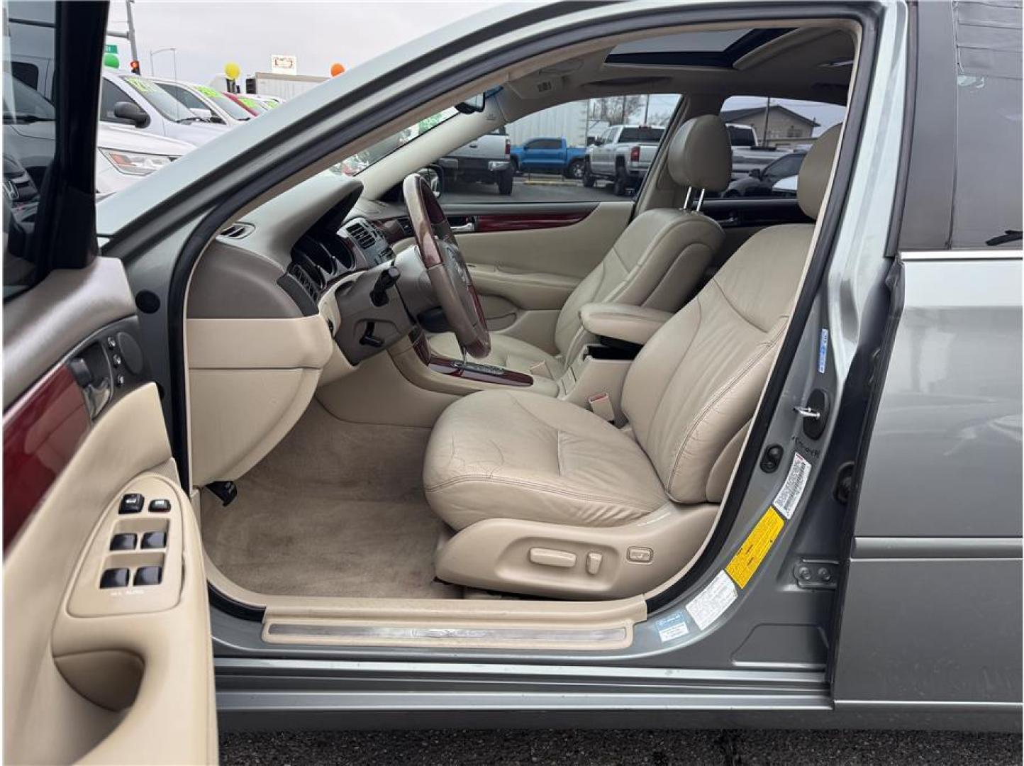 2002 No Color /No Color Lexus ES (JTHBF30G420) with an V6, 3.0 Liter engine, Automatic, 5-Spd w/Overdrive transmission, located at 607 W Columbia Drive, Kennewick, WA, 99336, (509) 987-1069, 46.216743, -119.126404 - Photo#6