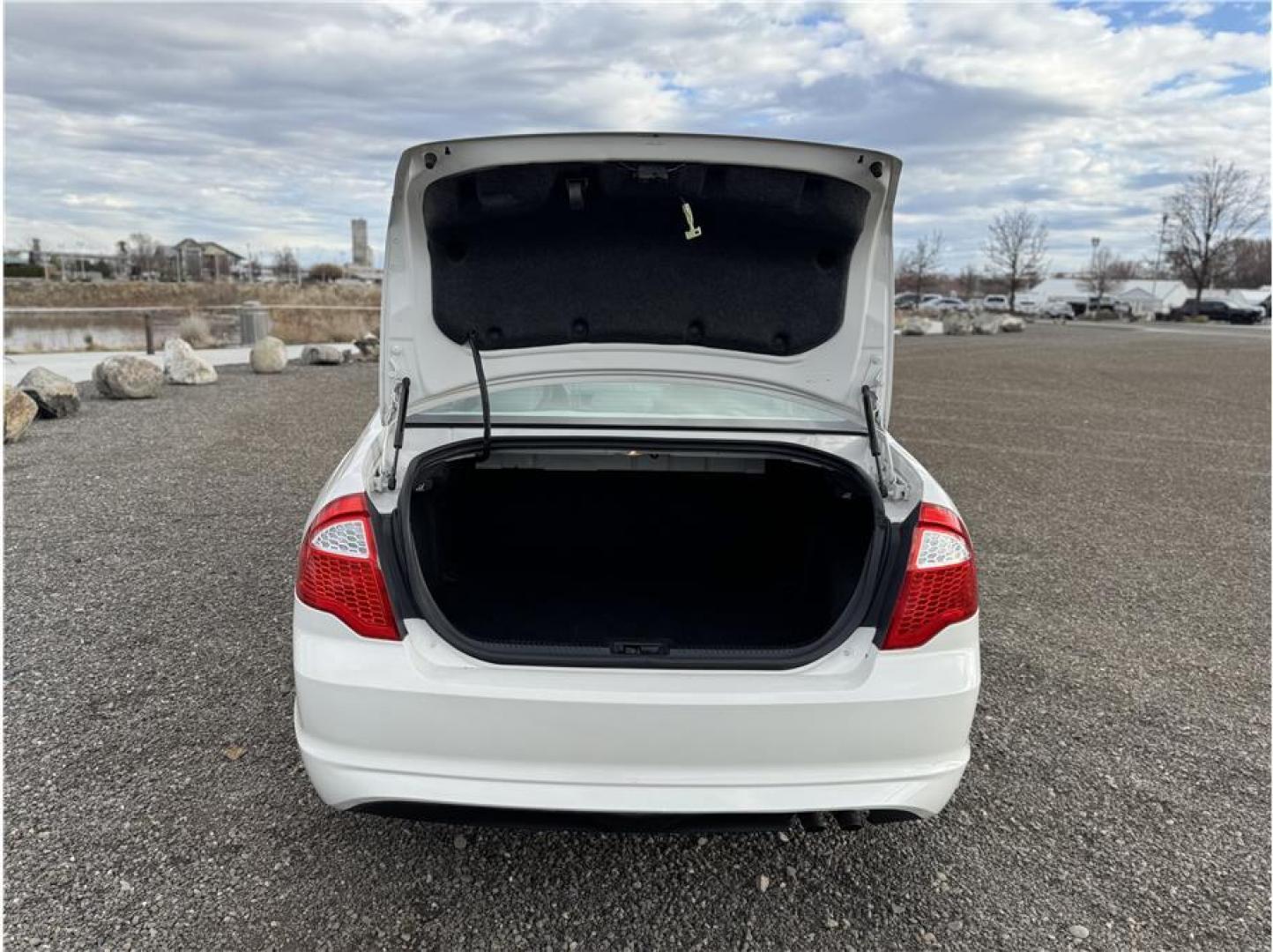 2012 White /No Color Ford Fusion (3FAHP0GA7CR) with an 4-Cyl, 2.5 Liter engine, Automatic, 6-Spd transmission, located at 607 W Columbia Drive, Kennewick, WA, 99336, (509) 987-1069, 46.216743, -119.126404 - Photo#14