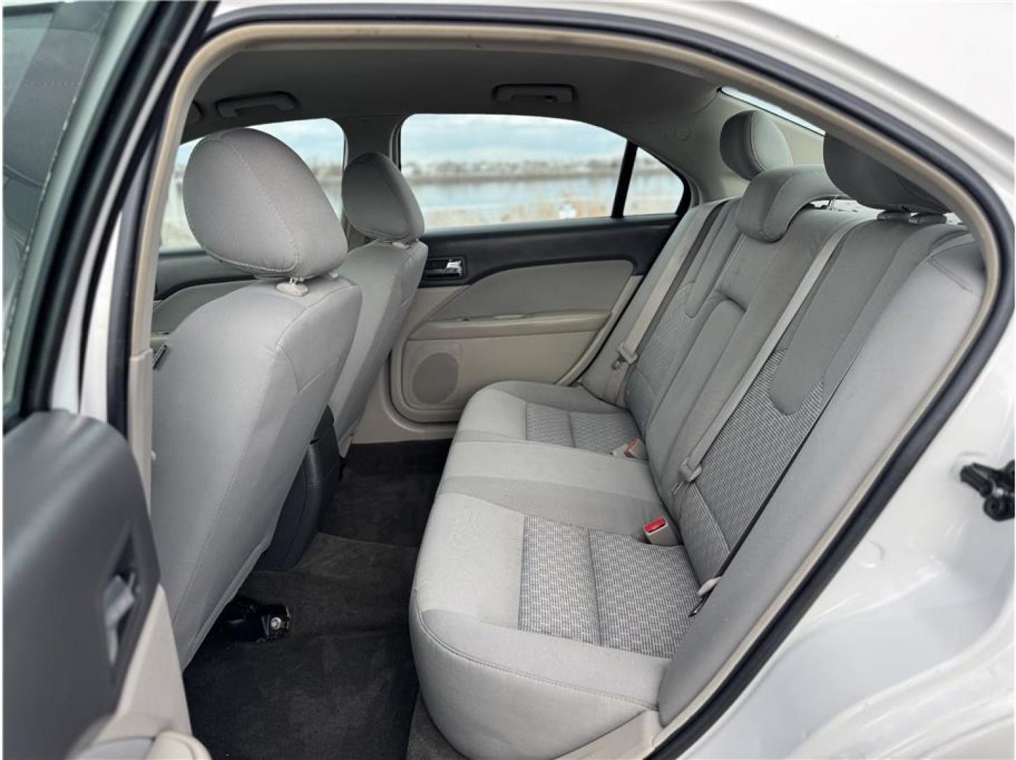 2012 White /No Color Ford Fusion (3FAHP0GA7CR) with an 4-Cyl, 2.5 Liter engine, Automatic, 6-Spd transmission, located at 607 W Columbia Drive, Kennewick, WA, 99336, (509) 987-1069, 46.216743, -119.126404 - Photo#2