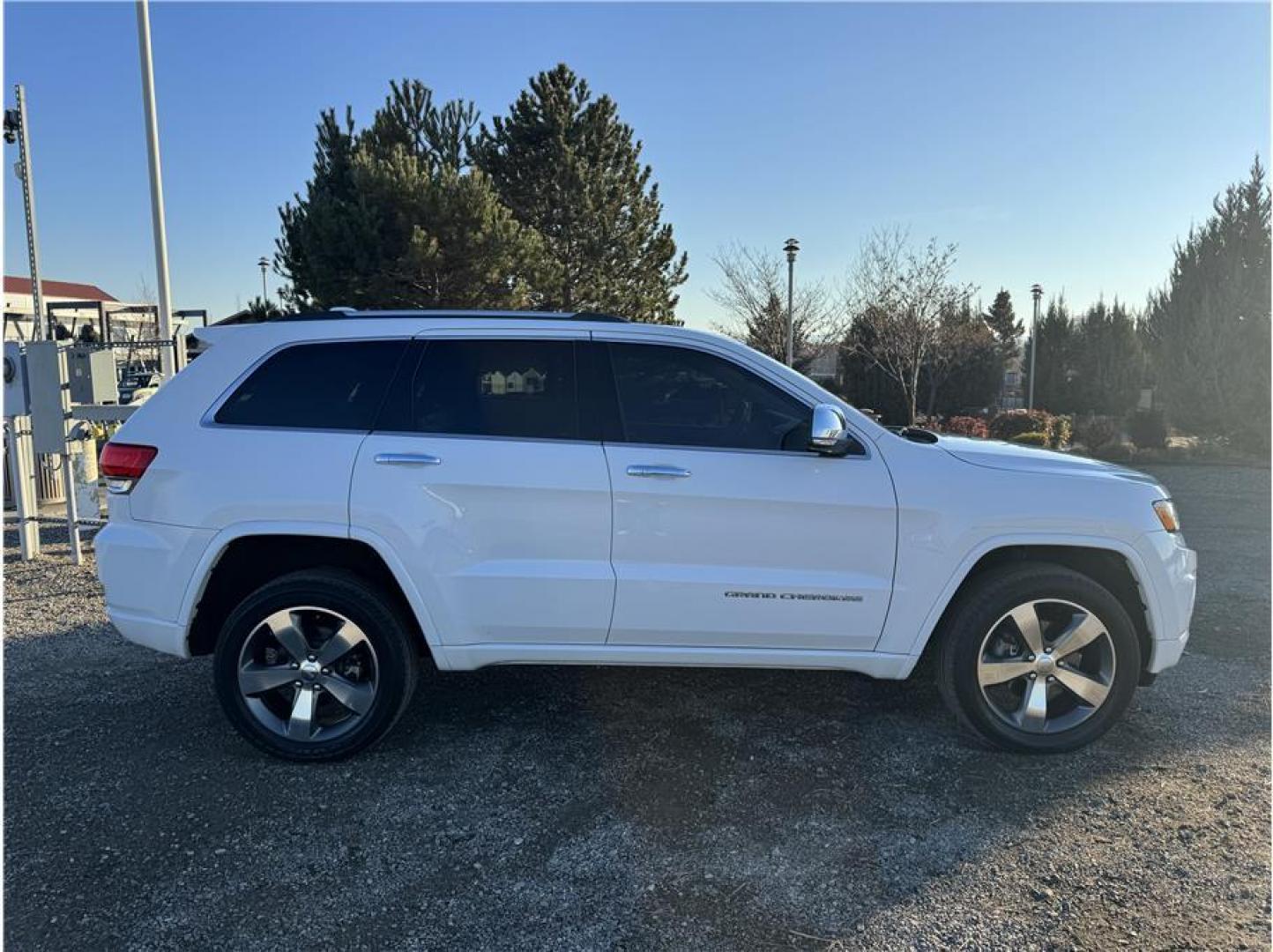 2014 White /No Color Jeep Grand Cherokee (1C4RJFCG7EC) with an V6, Flex Fuel, 3.6 Liter engine, Automatic, 8-Spd transmission, located at 607 W Columbia Drive, Kennewick, WA, 99336, (509) 987-1069, 46.216743, -119.126404 - Photo#13