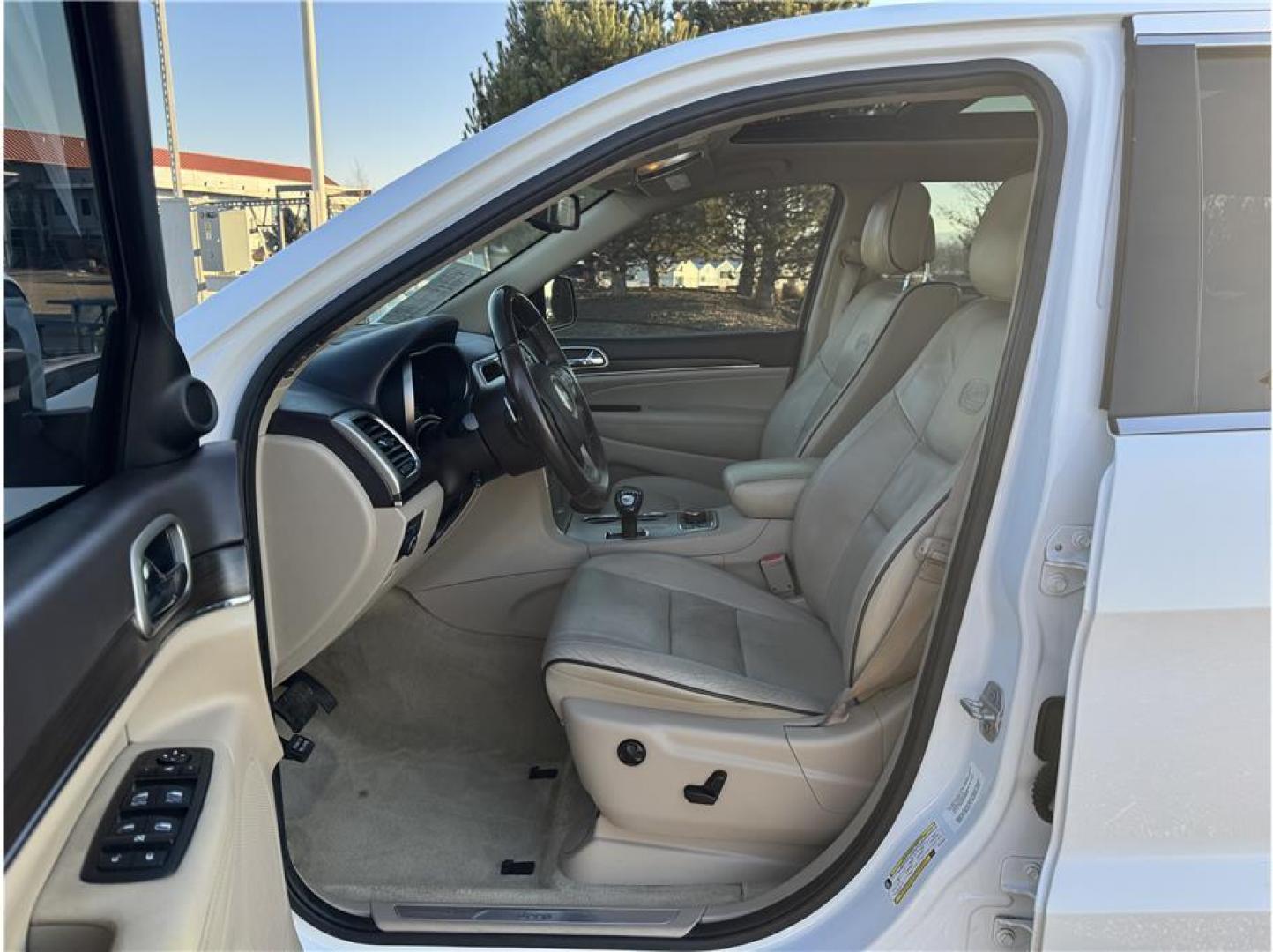 2014 White /No Color Jeep Grand Cherokee (1C4RJFCG7EC) with an V6, Flex Fuel, 3.6 Liter engine, Automatic, 8-Spd transmission, located at 607 W Columbia Drive, Kennewick, WA, 99336, (509) 987-1069, 46.216743, -119.126404 - Photo#8