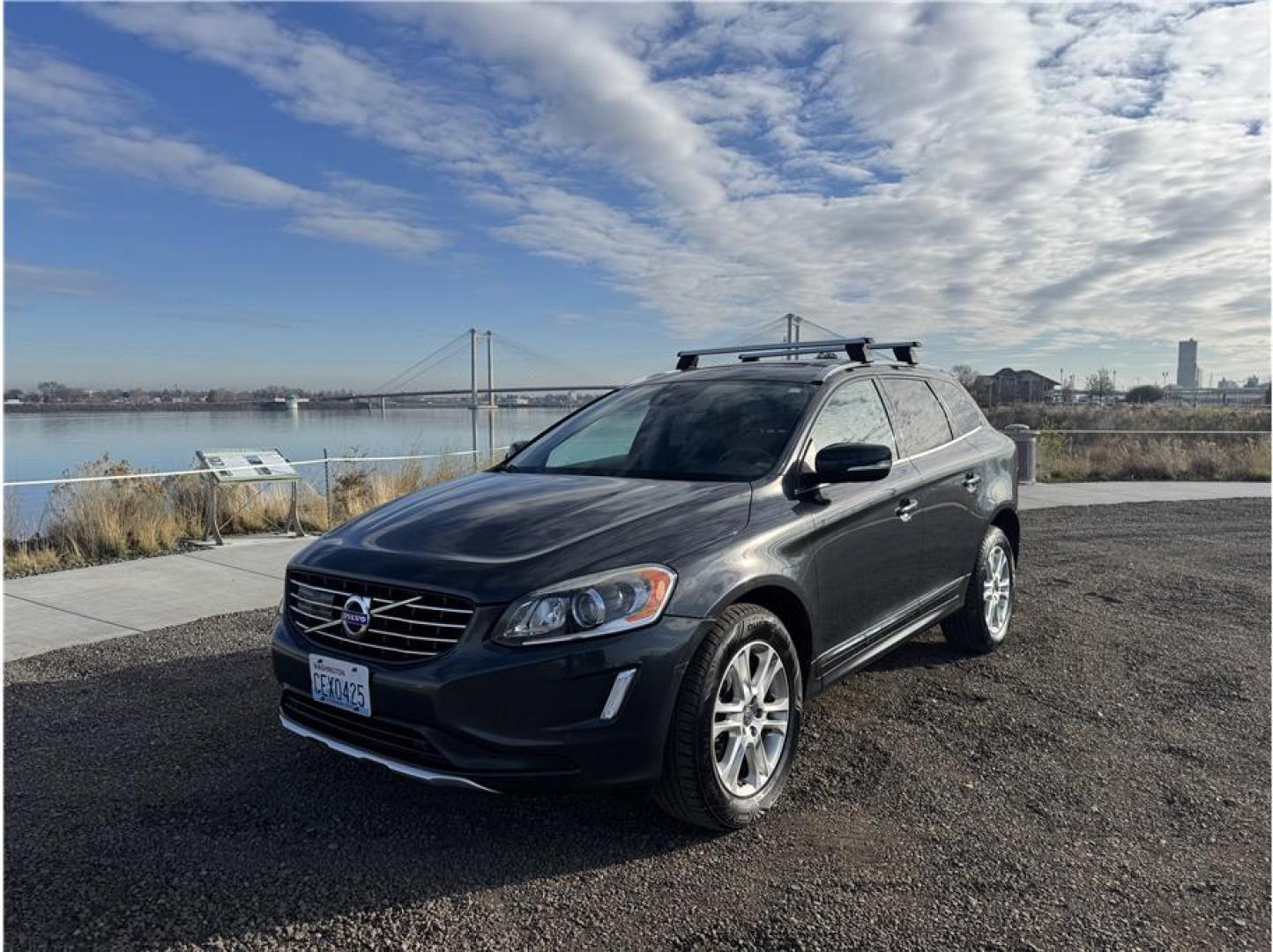 2015 Gray /No Color Volvo XC60 (YV4612RM2F2) with an 5-Cyl, Turbo, 2.5 Liter engine, Auto, 6-Spd Geartronic transmission, located at 607 W Columbia Drive, Kennewick, WA, 99336, (509) 987-1069, 46.216743, -119.126404 - Photo#0