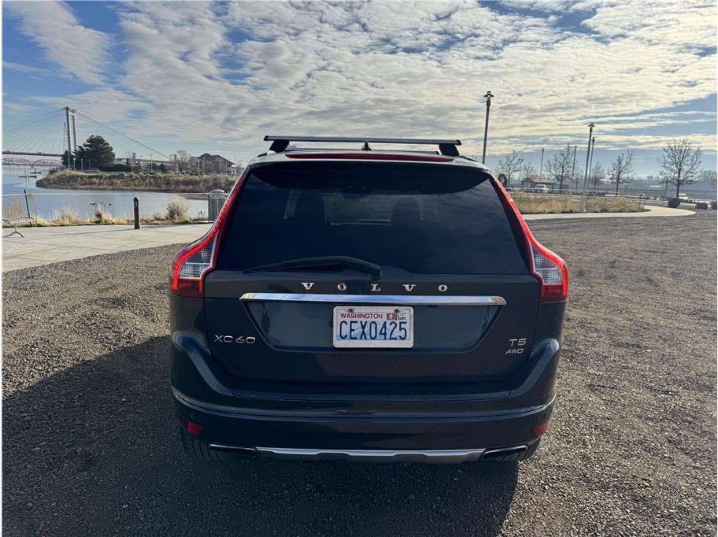 2015 Gray /No Color Volvo XC60 (YV4612RM2F2) with an 5-Cyl, Turbo, 2.5 Liter engine, Auto, 6-Spd Geartronic transmission, located at 607 W Columbia Drive, Kennewick, WA, 99336, (509) 987-1069, 46.216743, -119.126404 - Photo#15