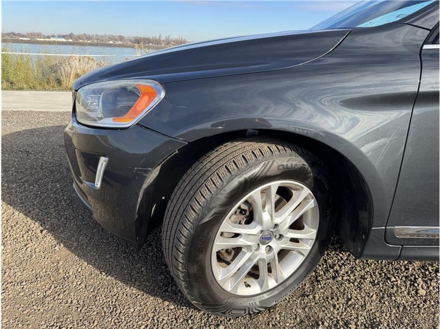 2015 Gray /No Color Volvo XC60 (YV4612RM2F2) with an 5-Cyl, Turbo, 2.5 Liter engine, Auto, 6-Spd Geartronic transmission, located at 607 W Columbia Drive, Kennewick, WA, 99336, (509) 987-1069, 46.216743, -119.126404 - Photo#16