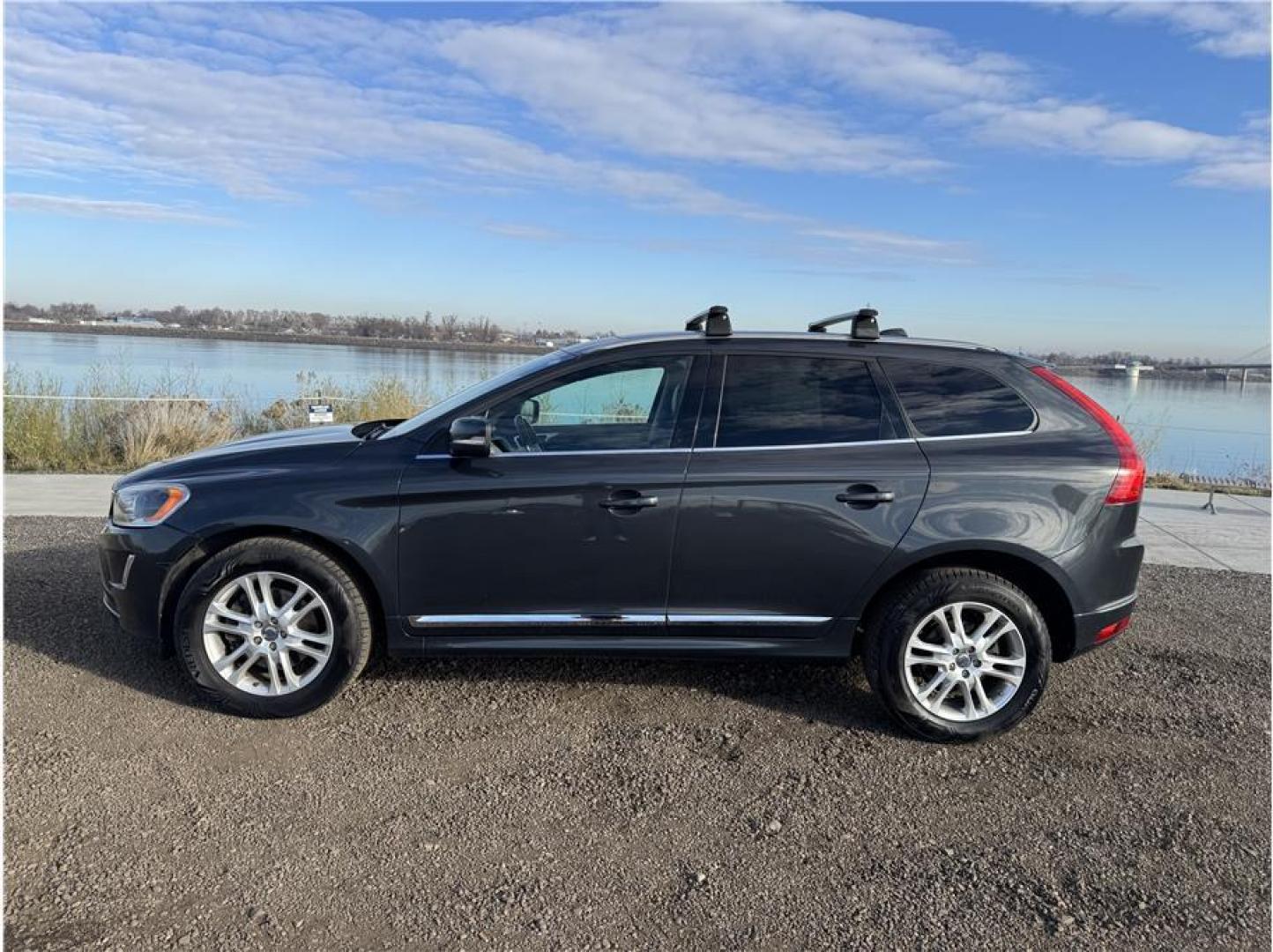 2015 Gray /No Color Volvo XC60 (YV4612RM2F2) with an 5-Cyl, Turbo, 2.5 Liter engine, Auto, 6-Spd Geartronic transmission, located at 607 W Columbia Drive, Kennewick, WA, 99336, (509) 987-1069, 46.216743, -119.126404 - Photo#1